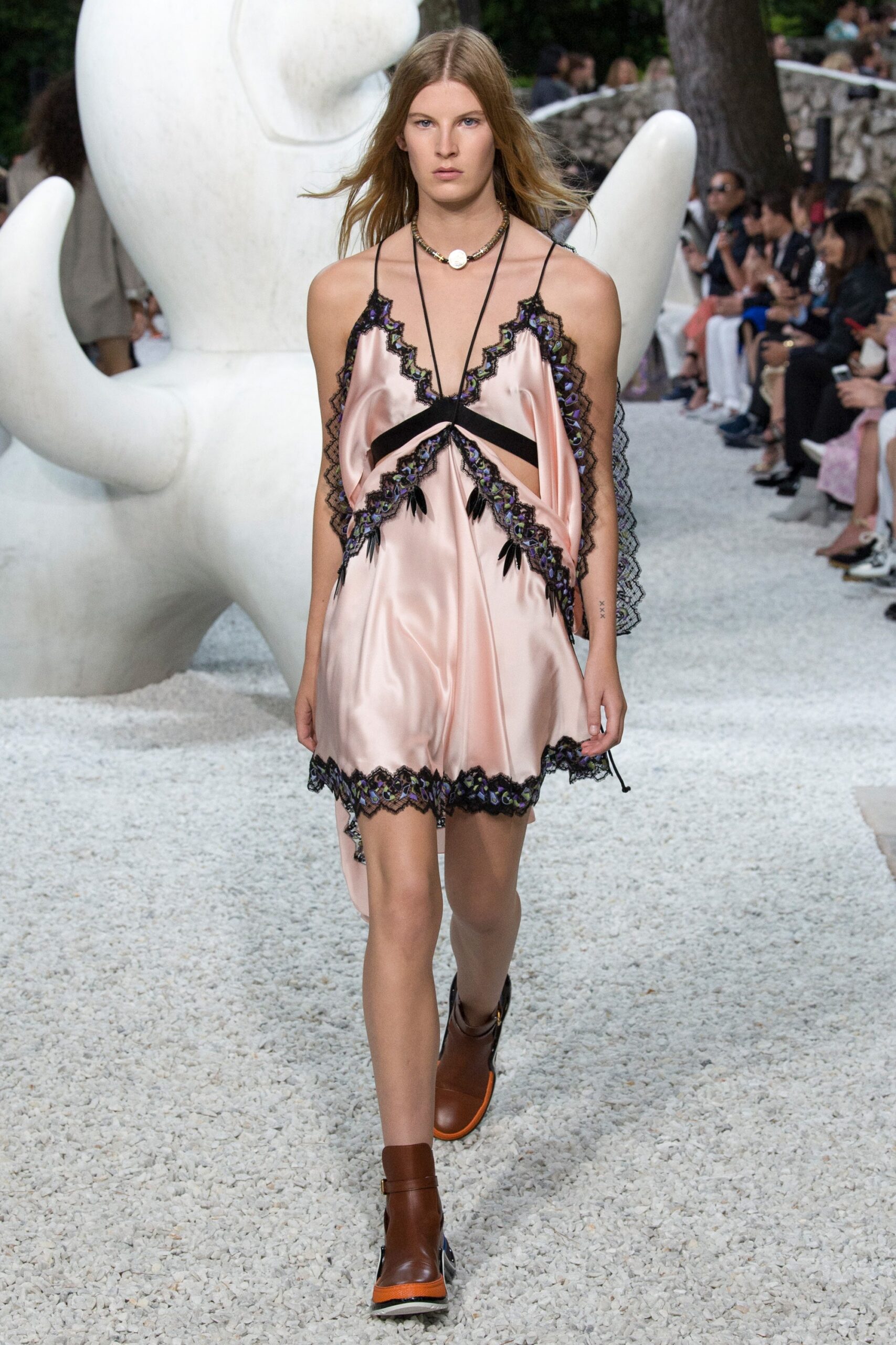 Louis Vuitton Resort 19 Look 34
