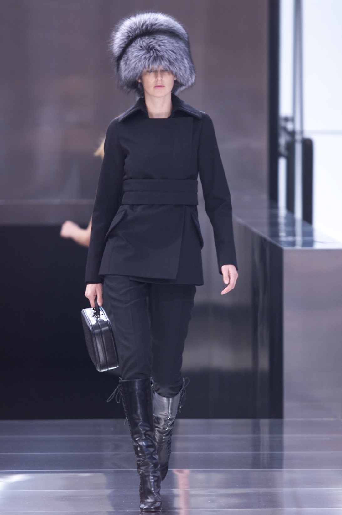 Louis Vuitton F/W 01 Look 17