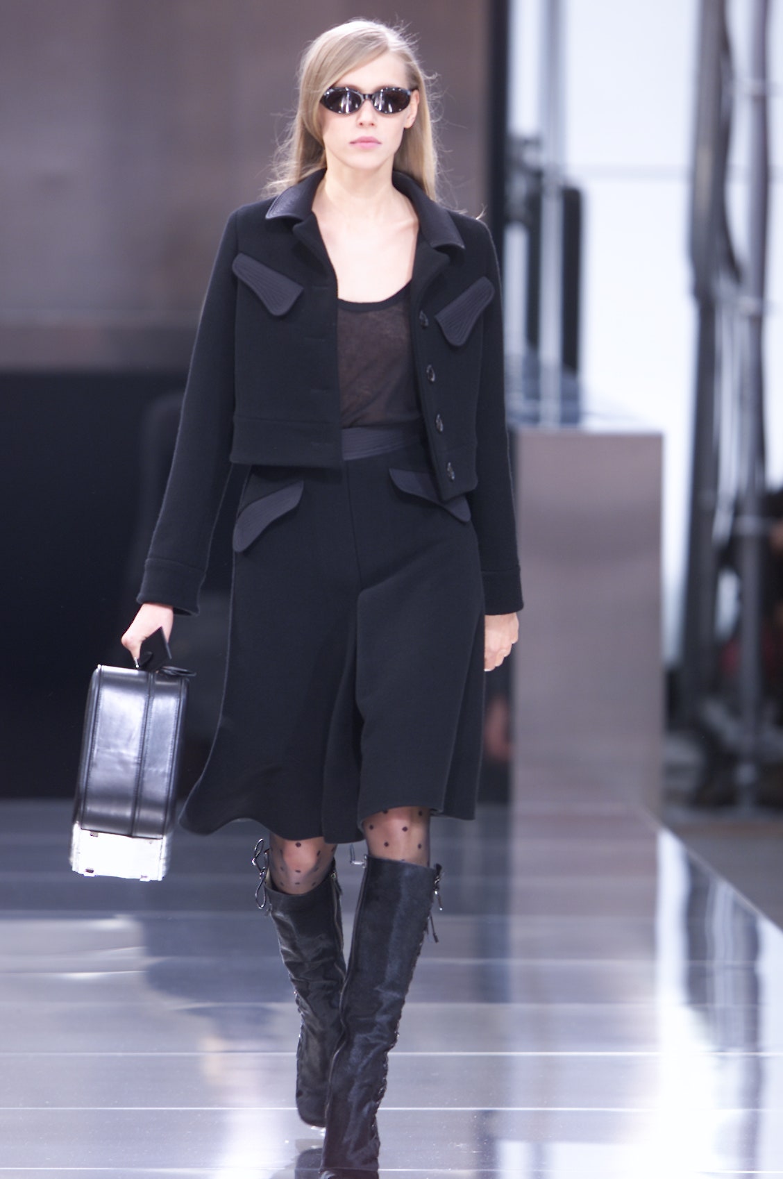 Louis Vuitton F/W 01 Look 18