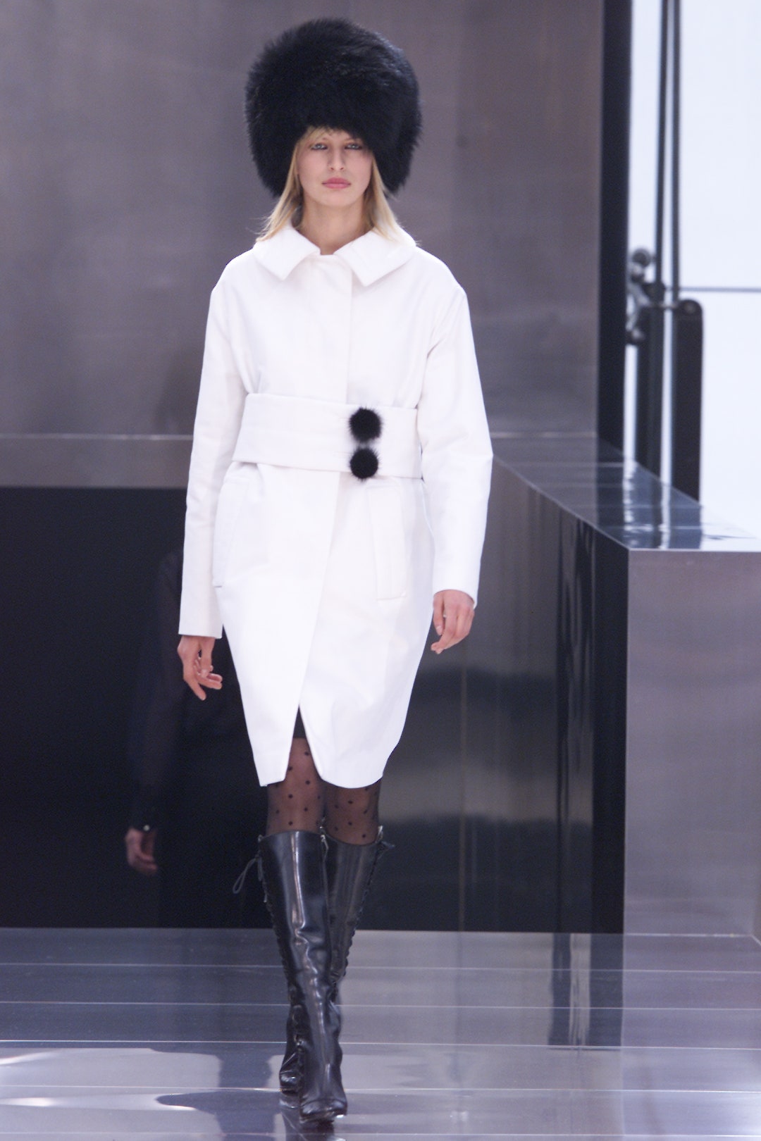 Louis Vuitton F/W 01 Look 26