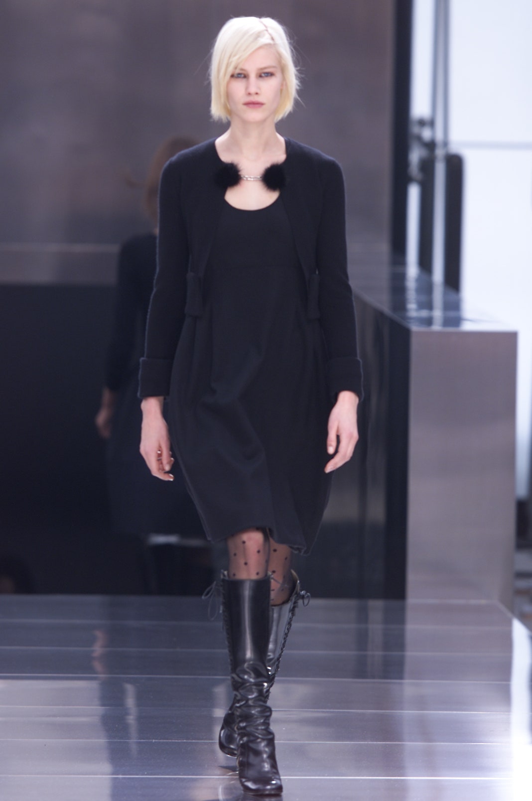 Louis Vuitton F/W 01 Look 27