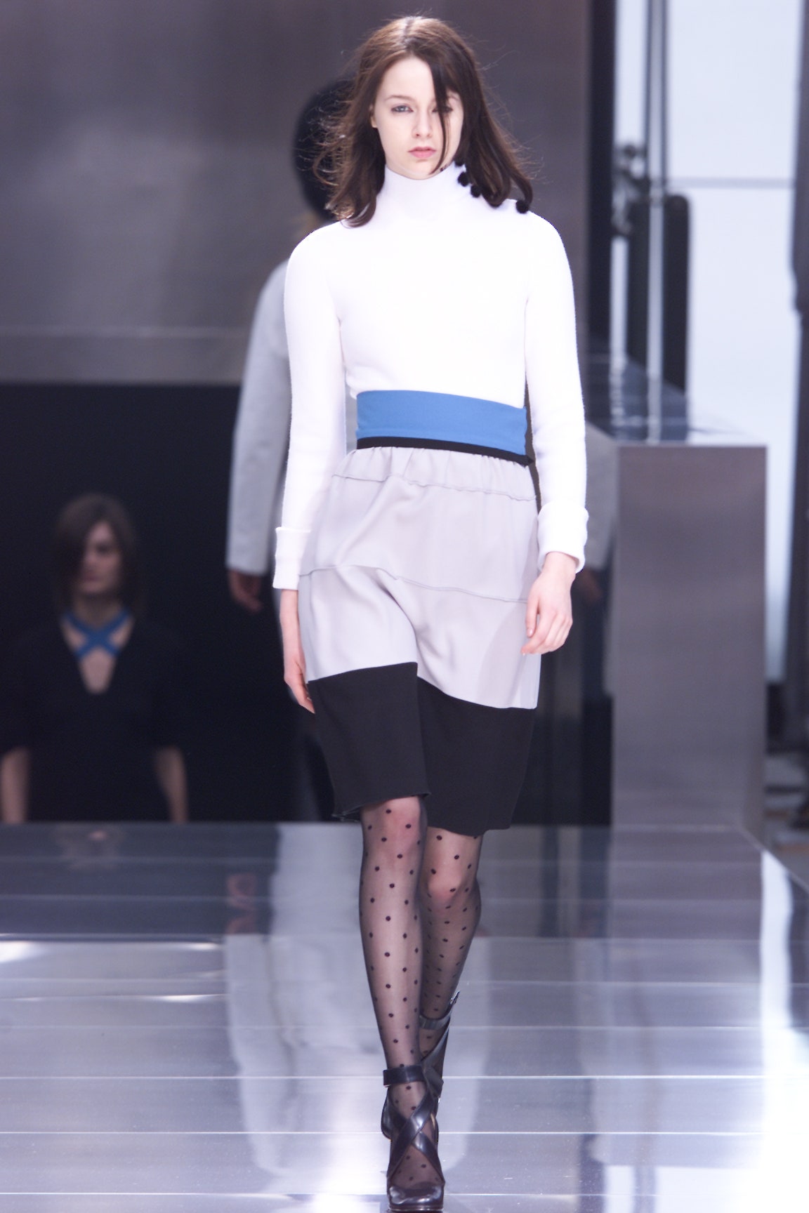 Louis Vuitton F/W 01 Look 28