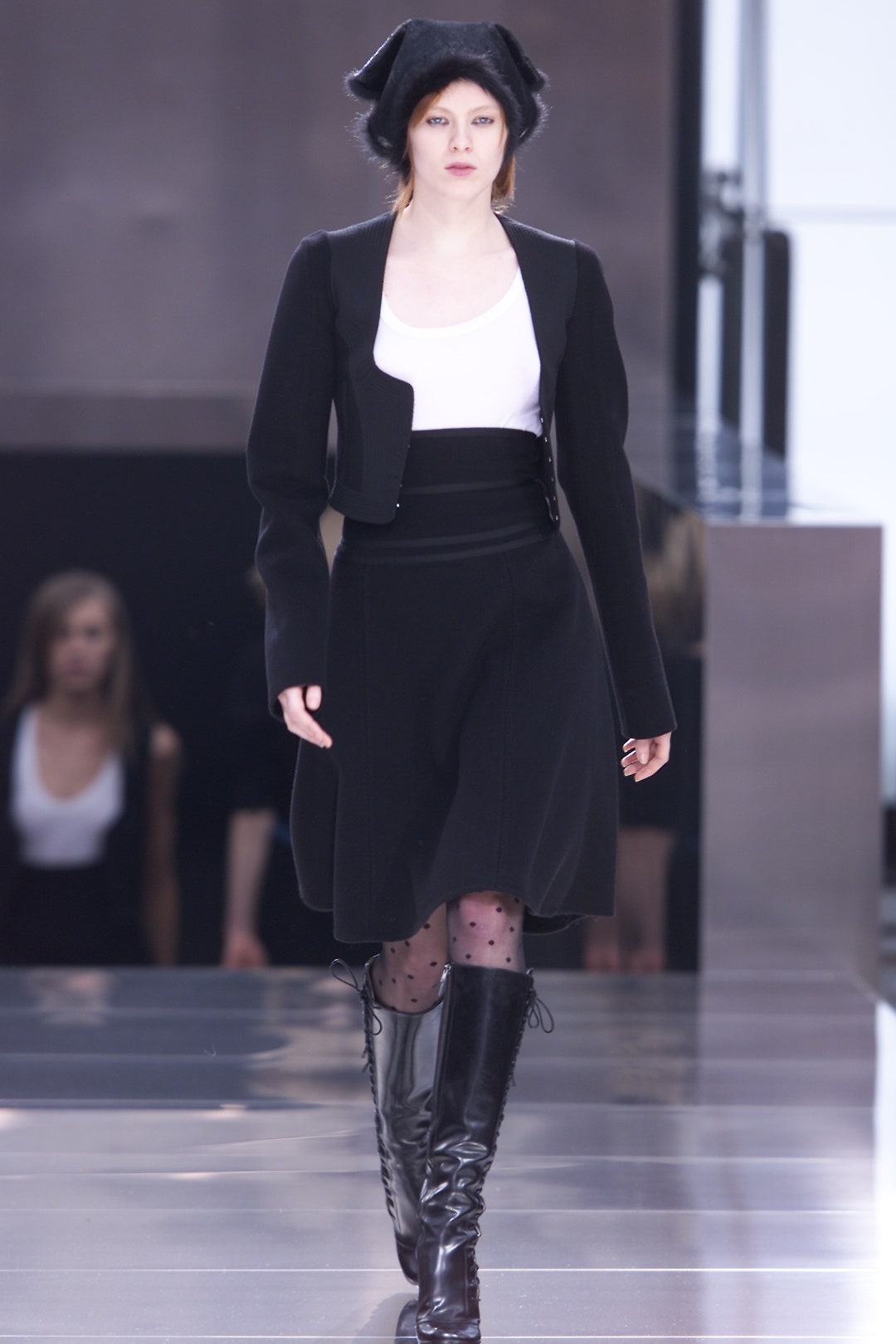 Louis Vuitton F/W 01 Look 32