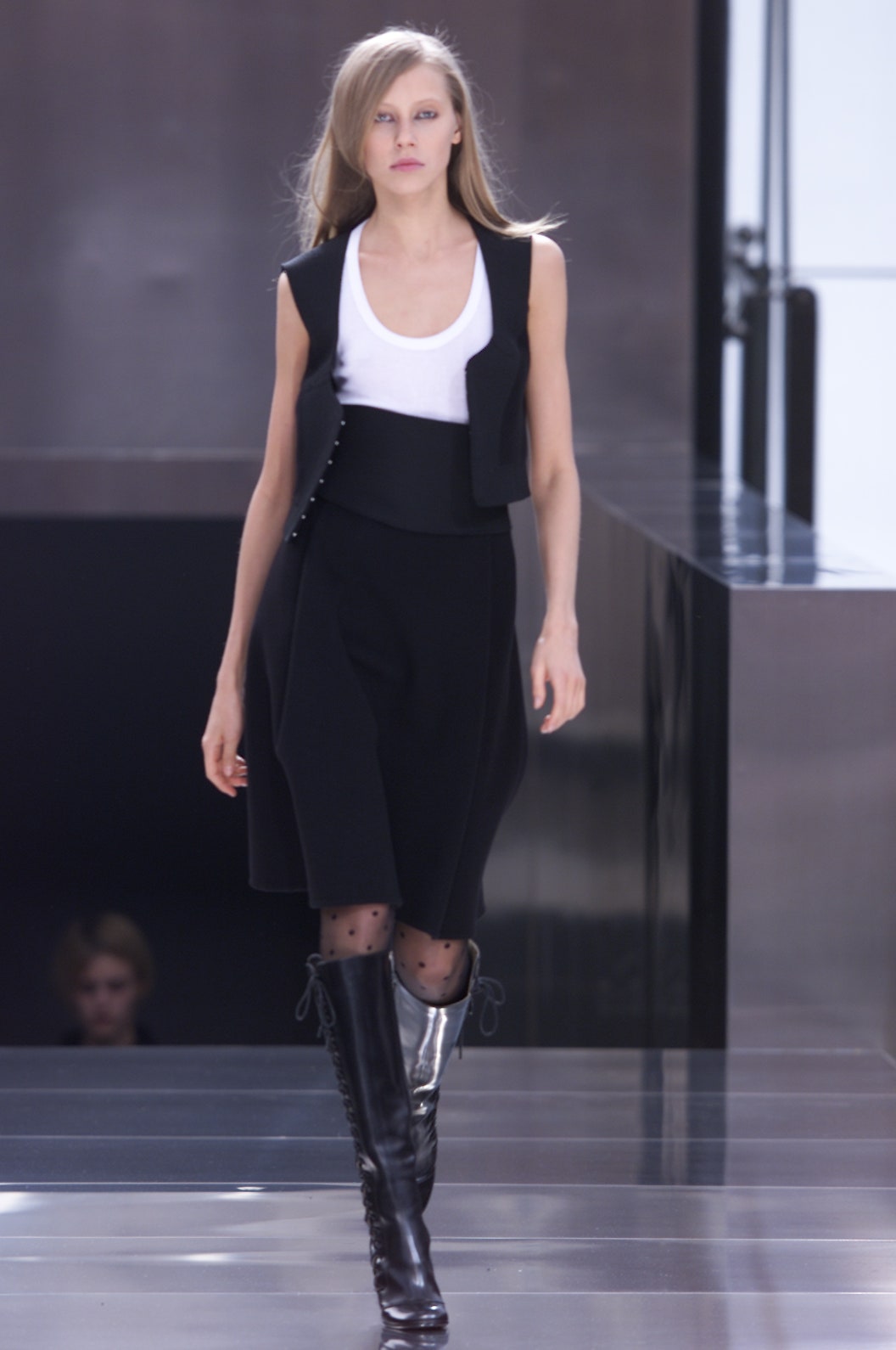 Louis Vuitton F/W 01 Look 33