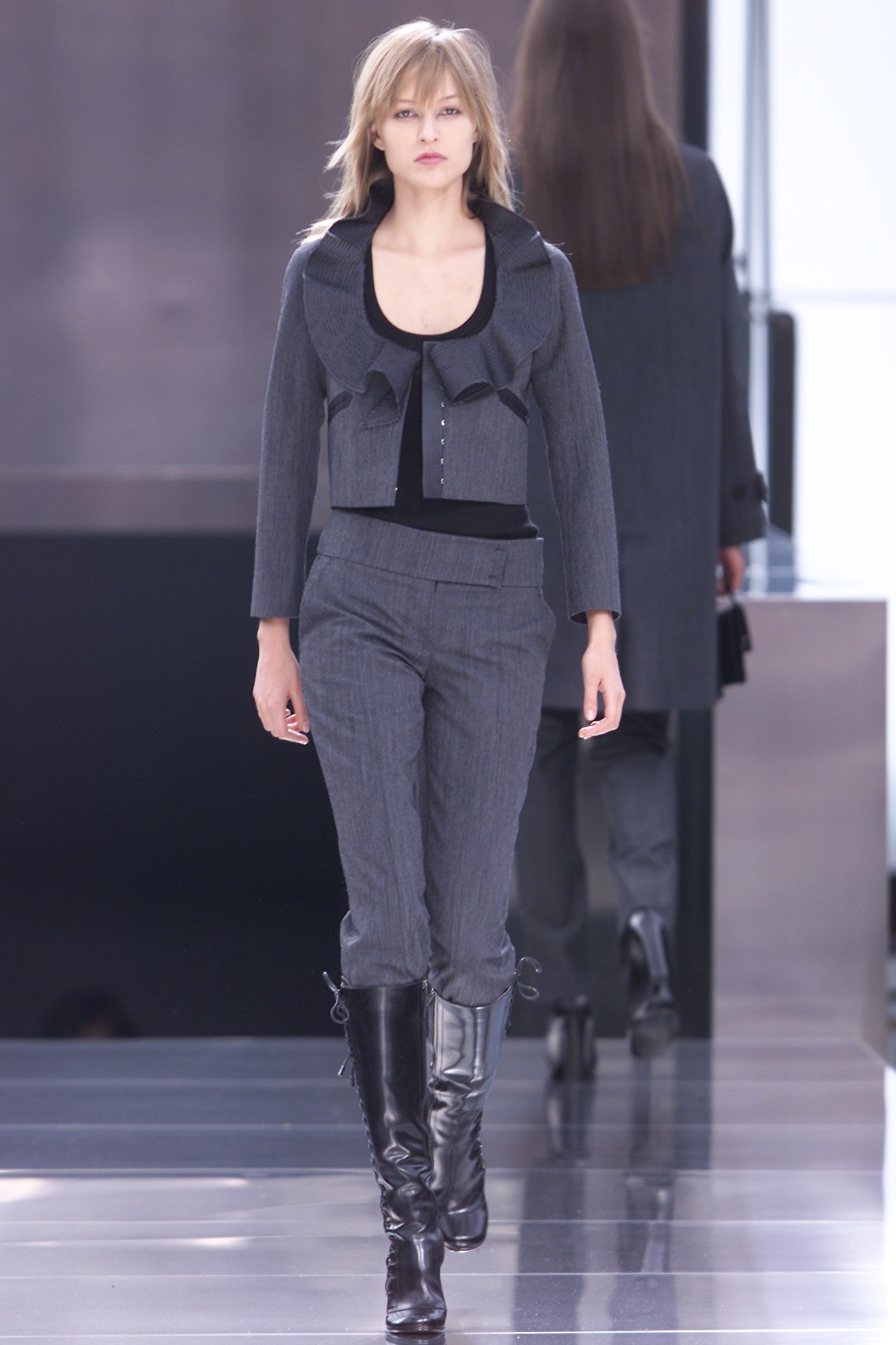Louis Vuitton F/W 01 Look 38