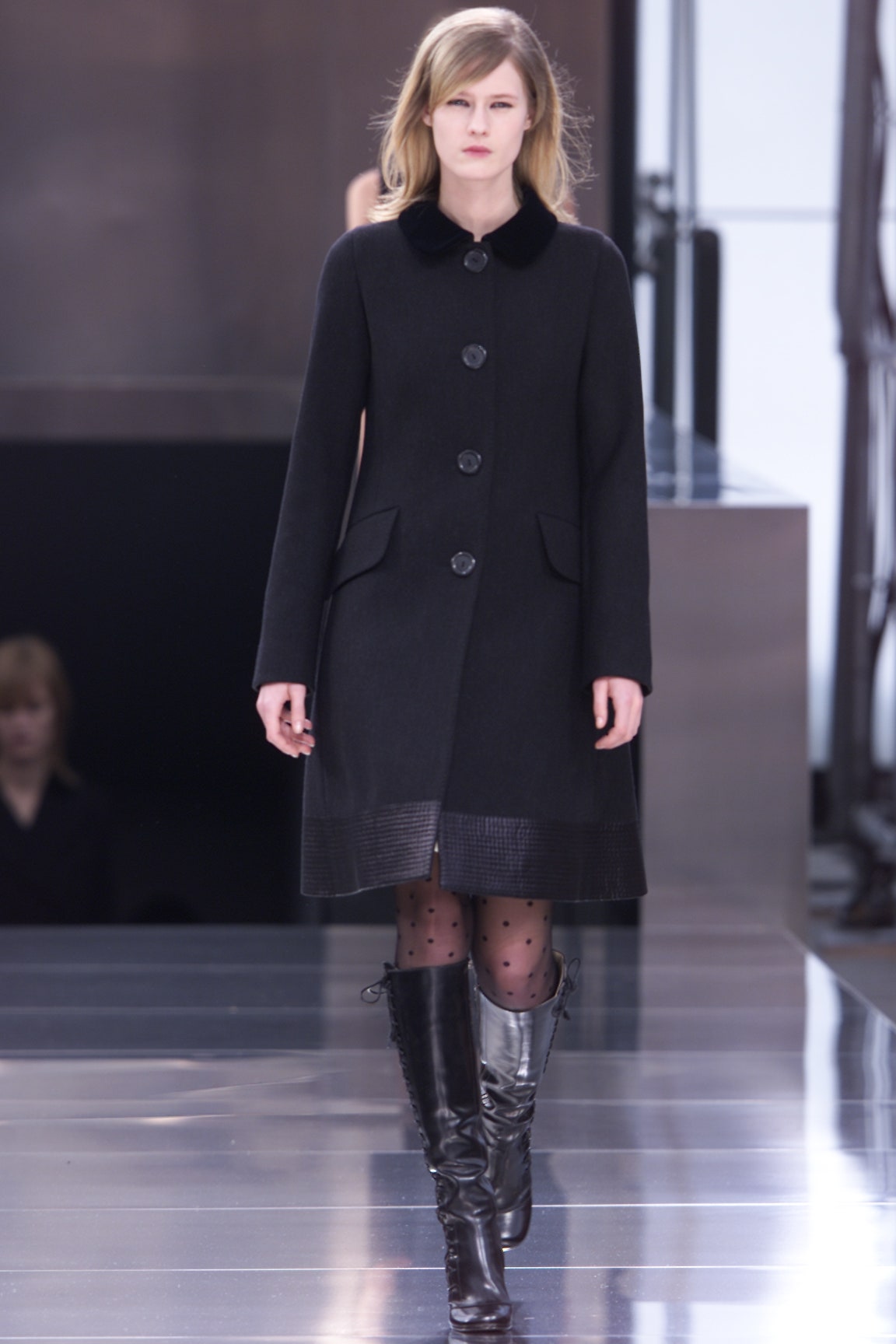 Louis Vuitton F/W 01 Look 44