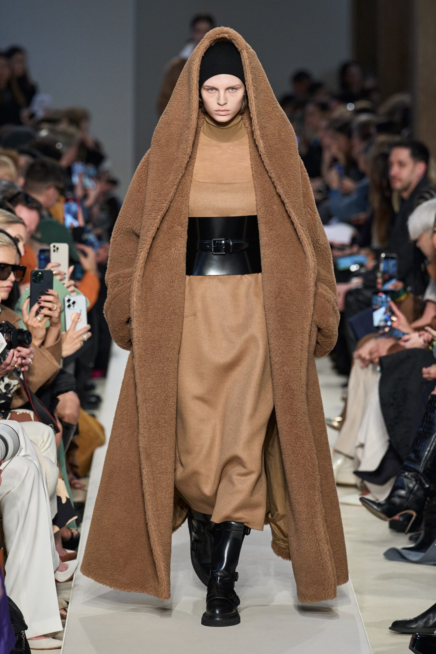 Max Mara F/W 23 Look 1