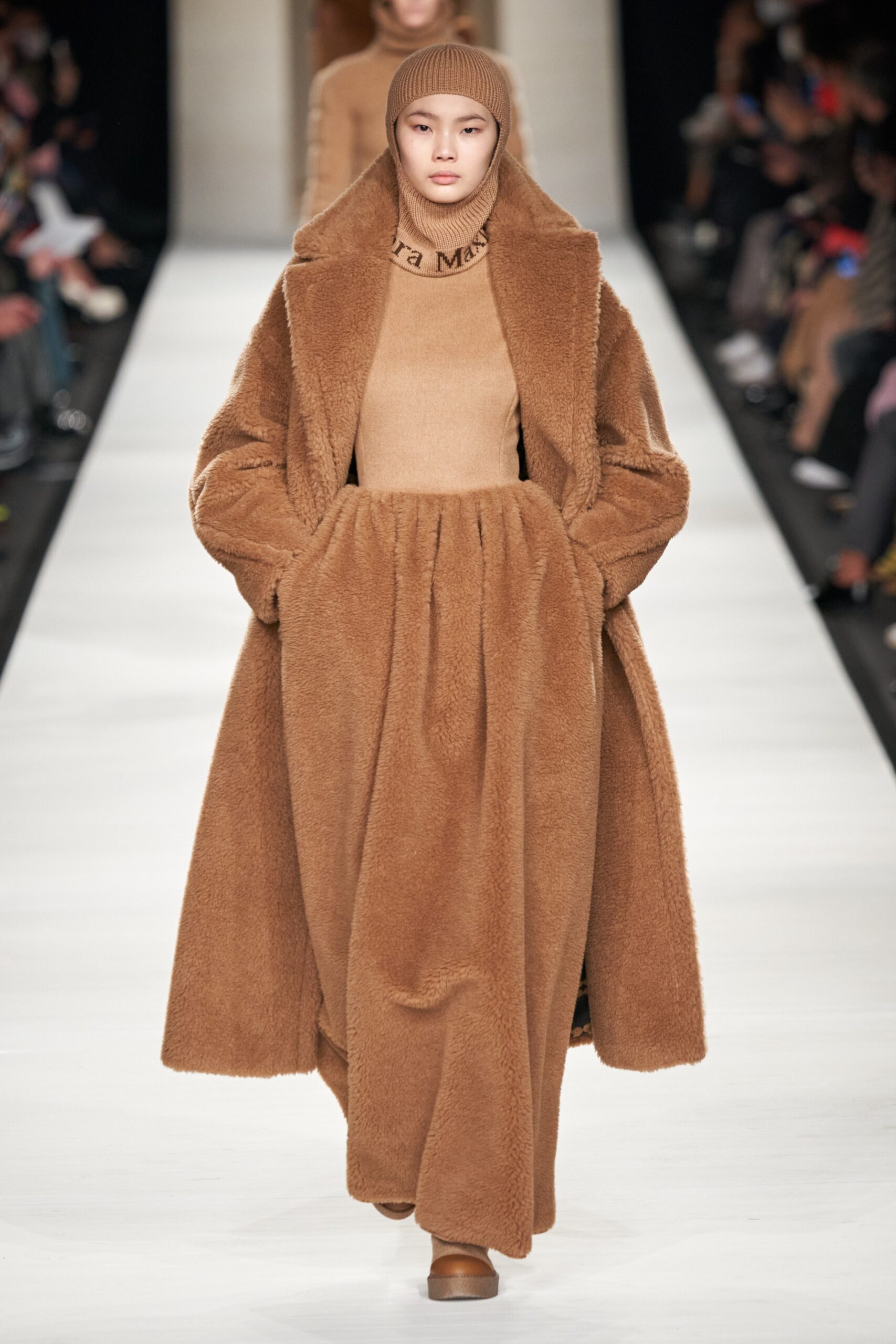 Max Mara F/W 22 Look 6