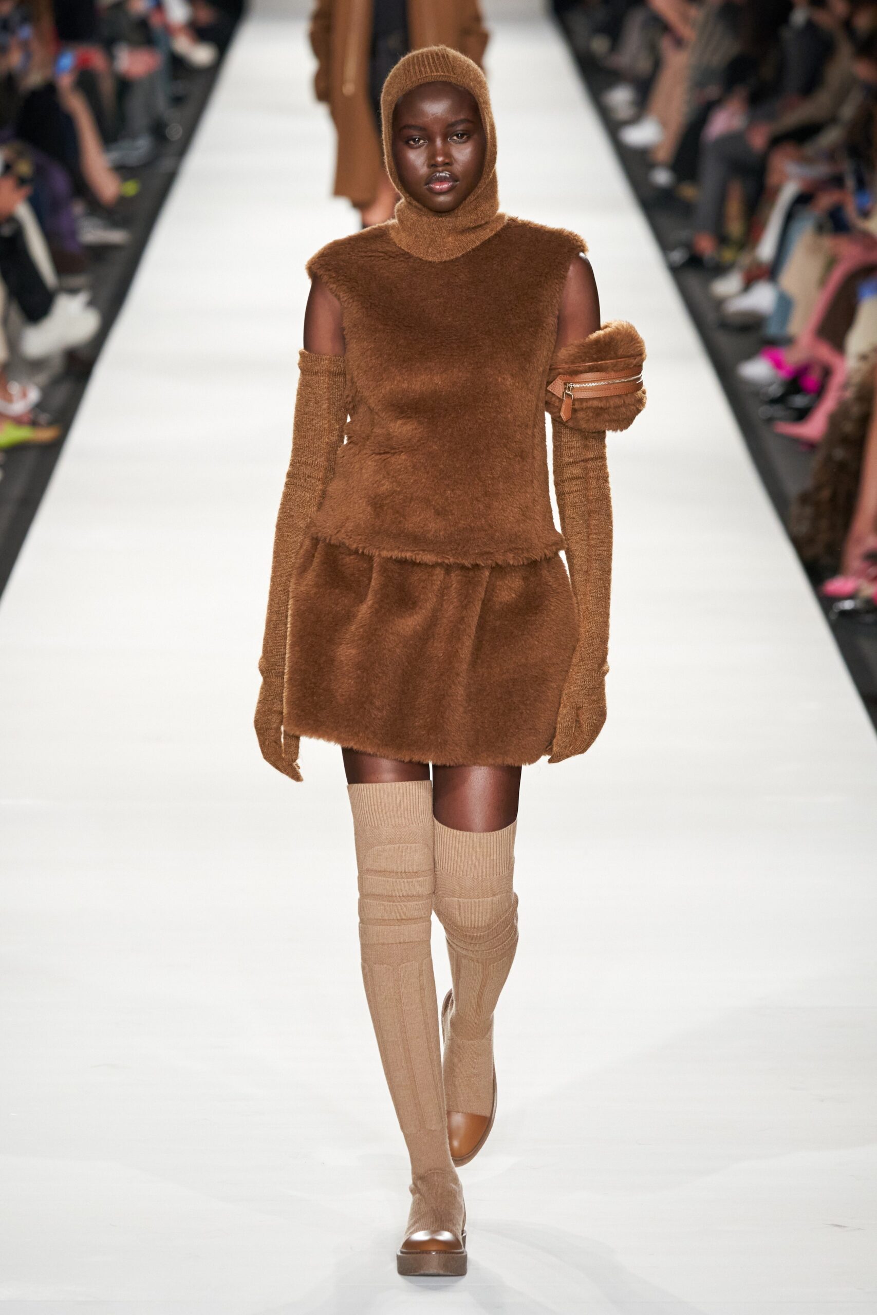 Max Mara F/W 22 Look 8