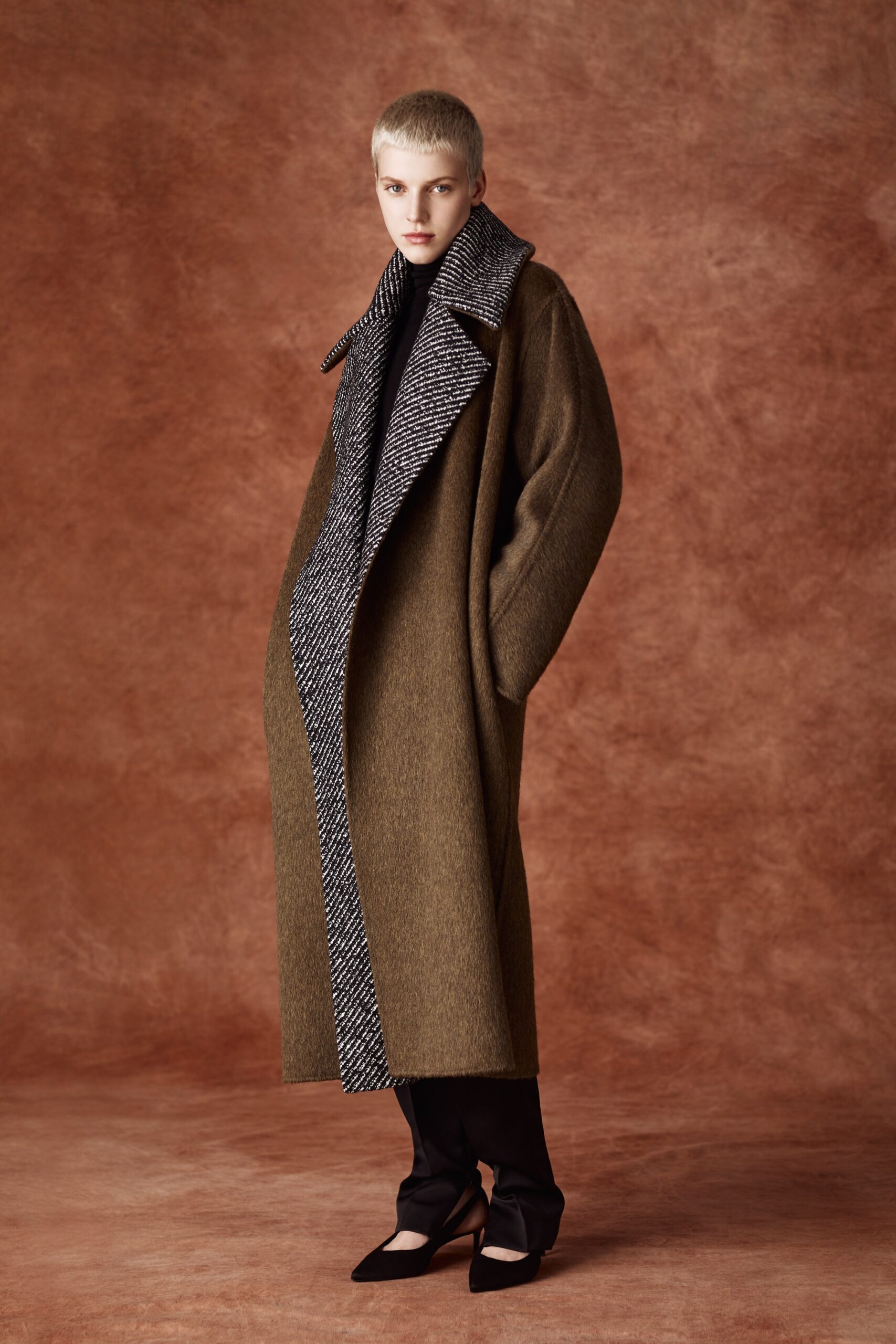 Max Mara Atelier F/W 22 Look 10