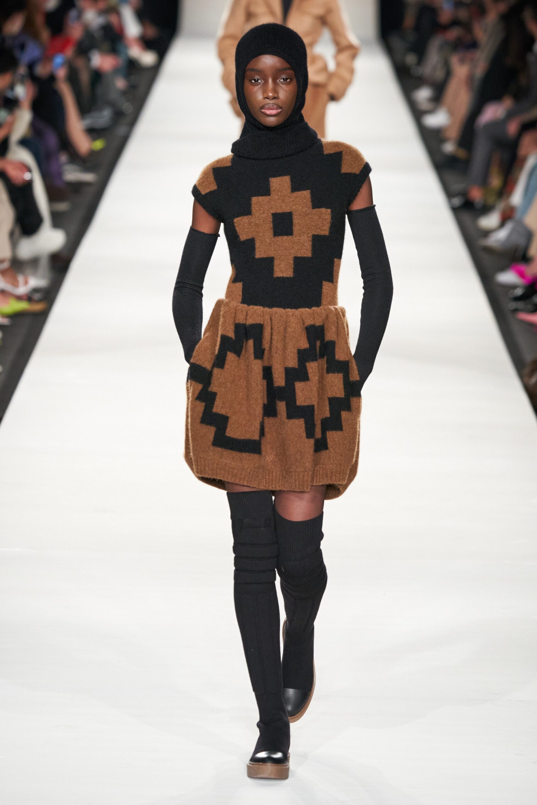 Max Mara F/W 22 Look 10