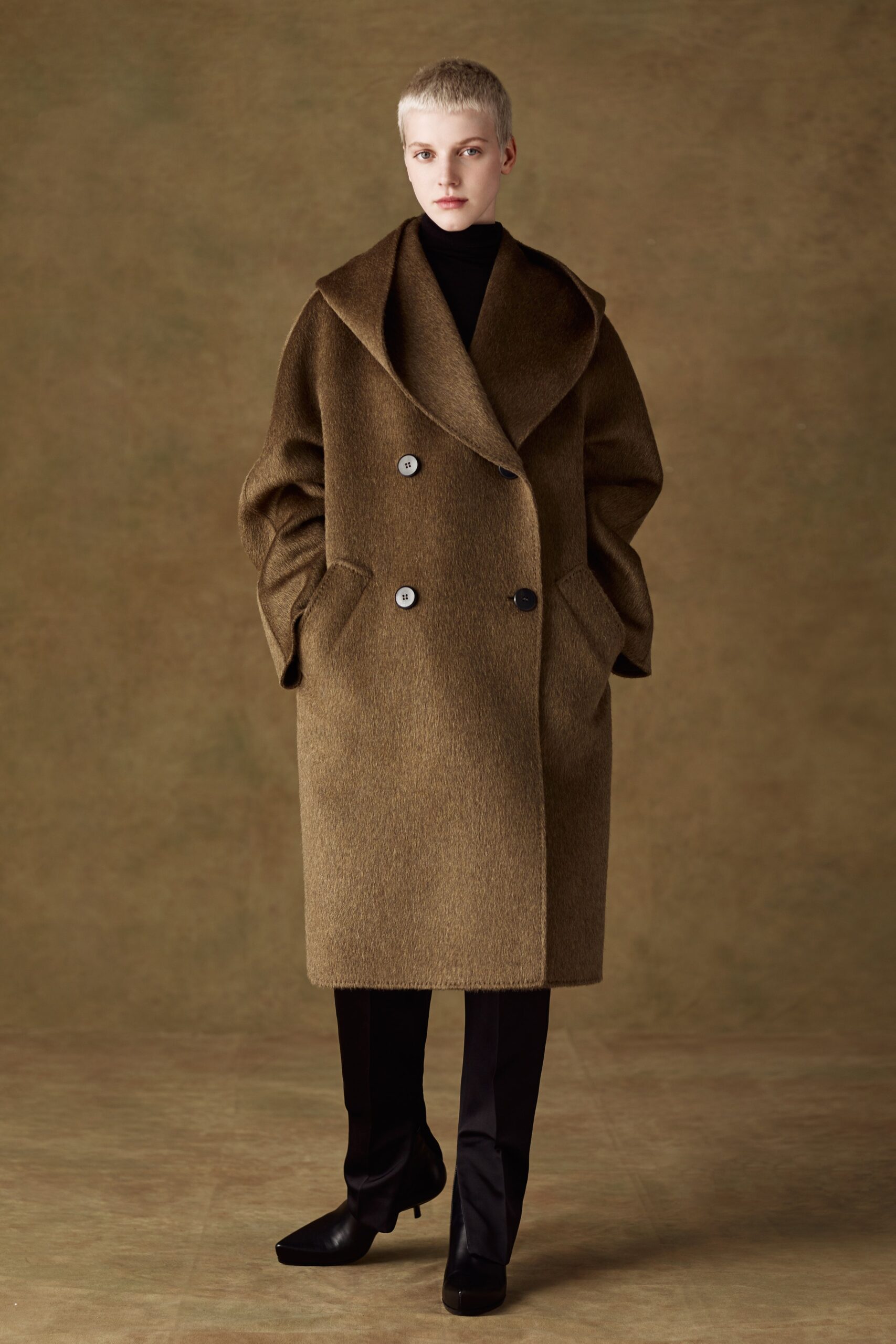 Max Mara Atelier F/W 22 Look 11