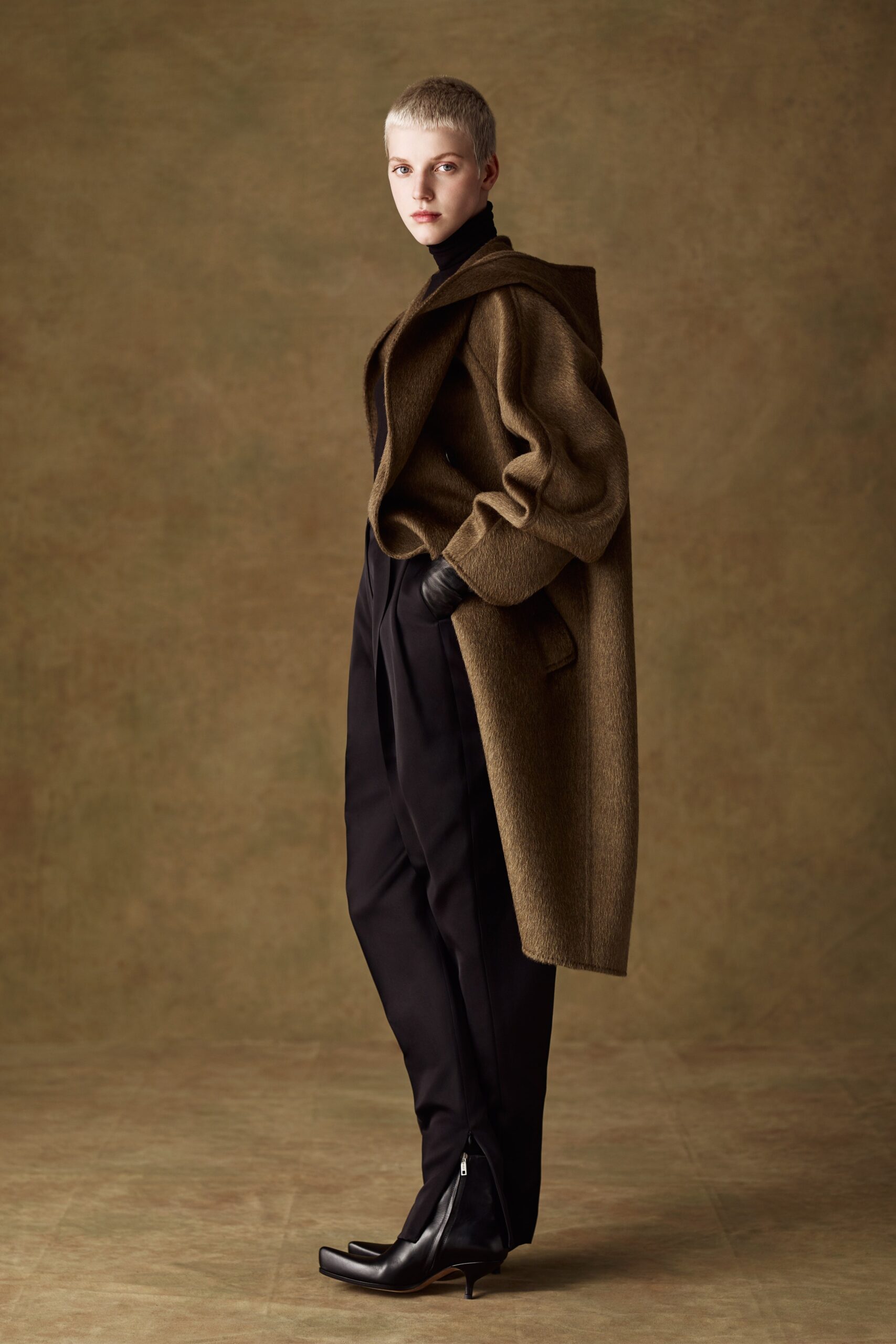 Max Mara Atelier F/W 22 Look 13