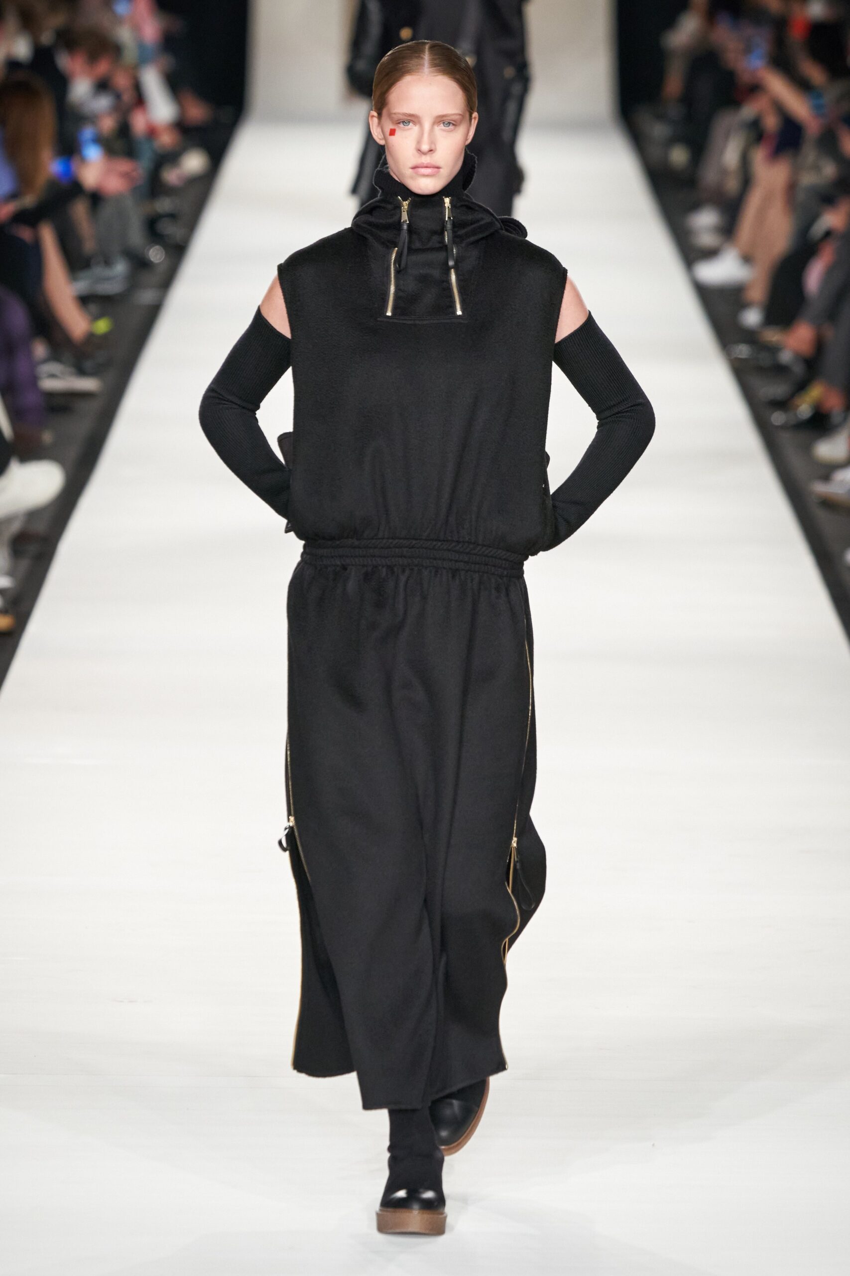 Max Mara F/W 22 Look 16