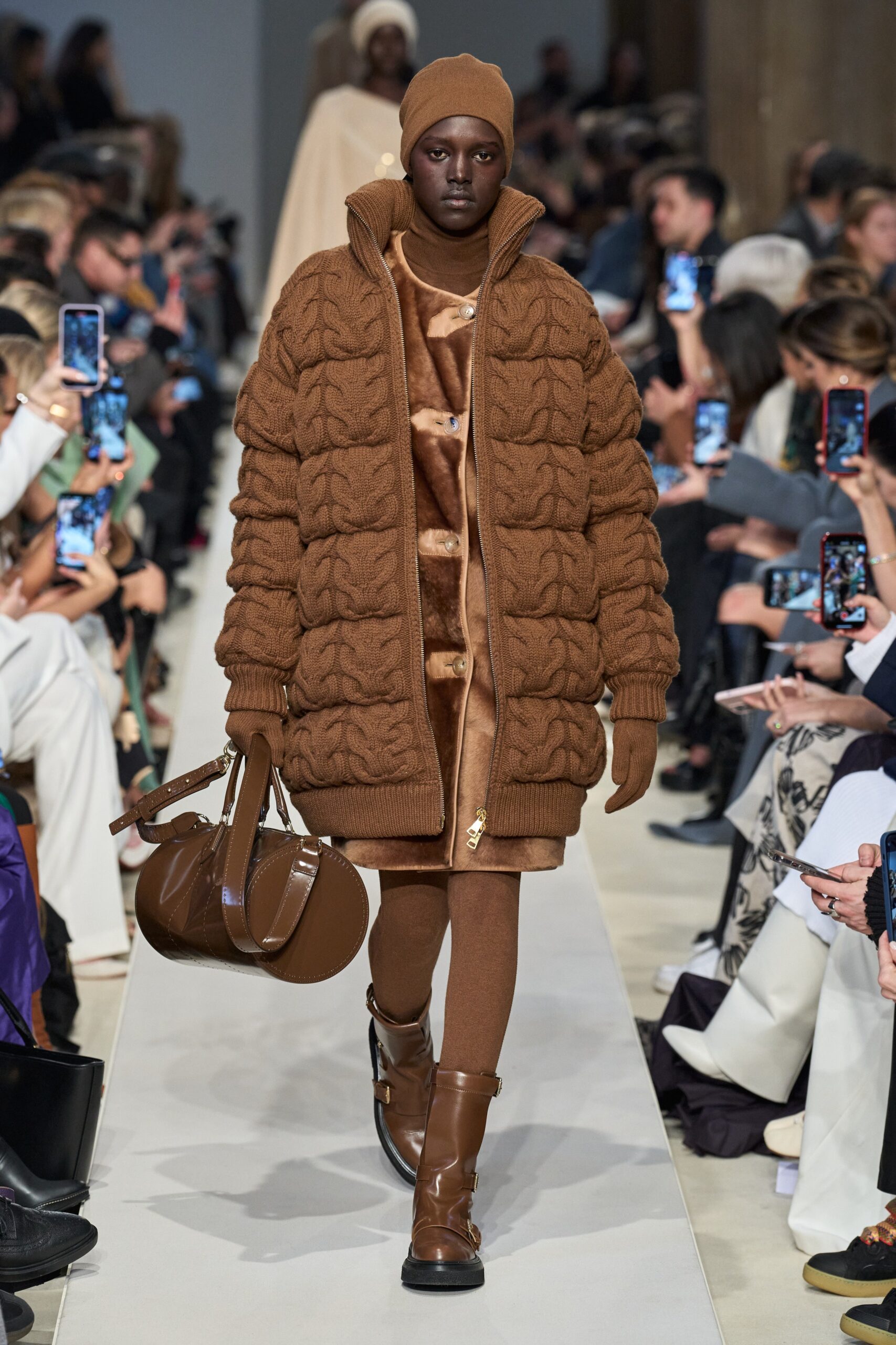 Max Mara F/W 23 Look 16