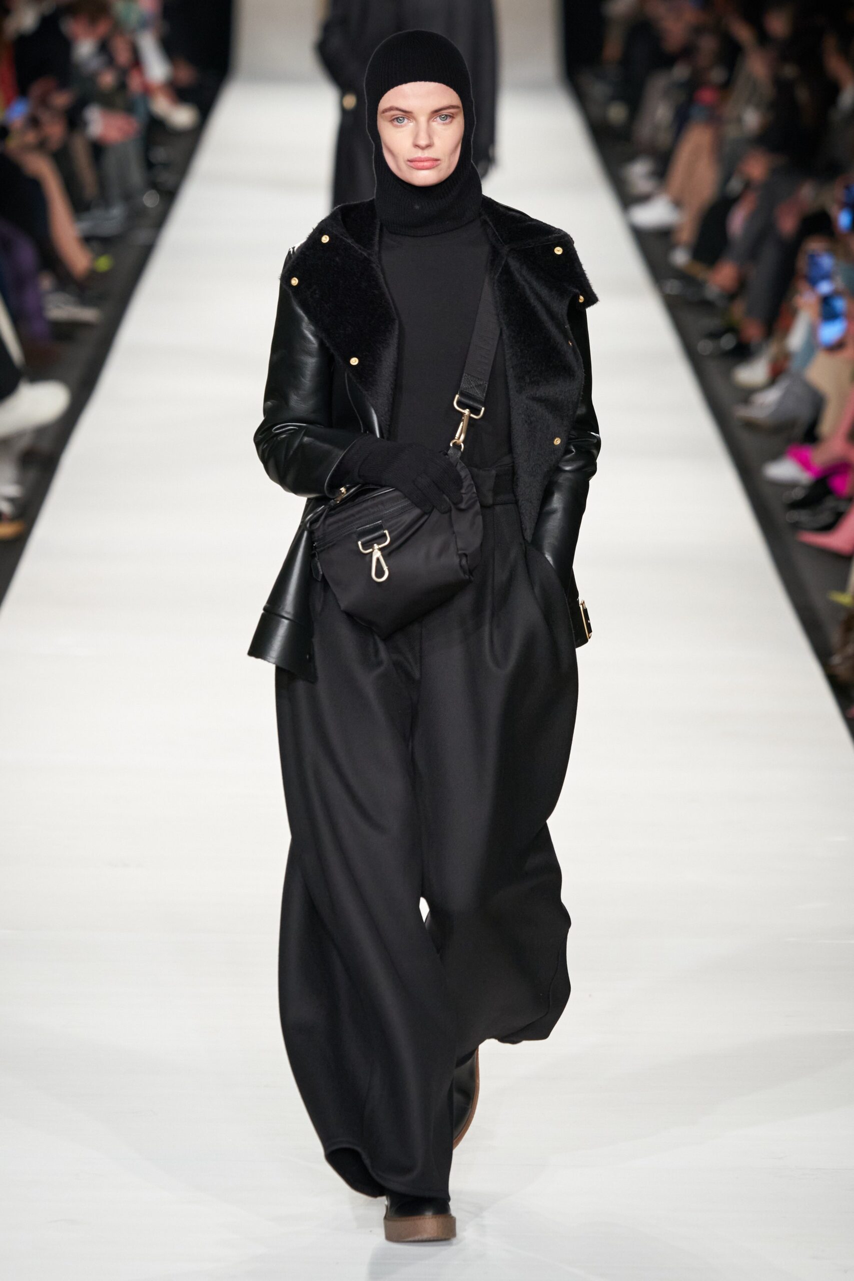 Max Mara F/W 22 Look 17