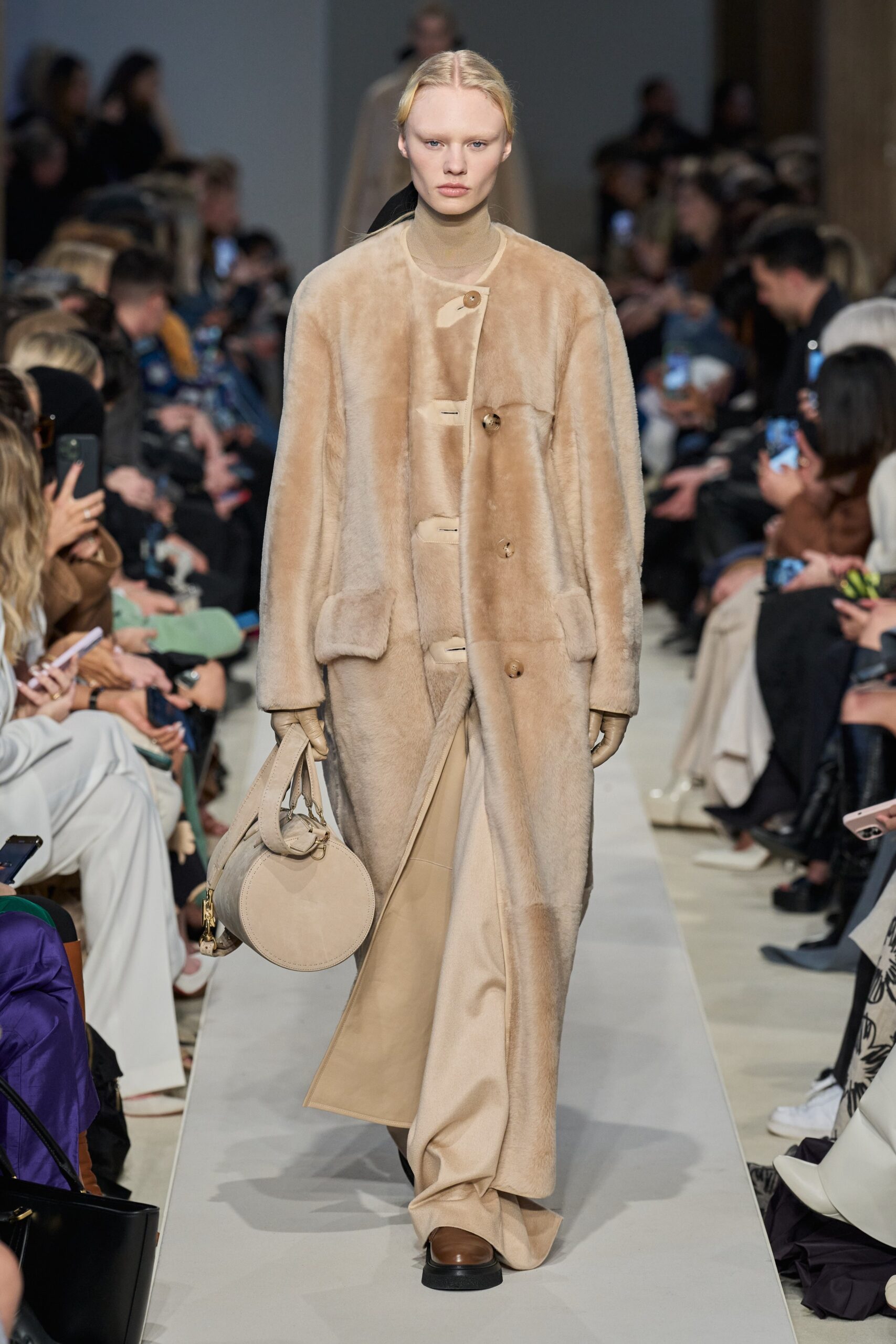 Max Mara F/W 23 Look 18