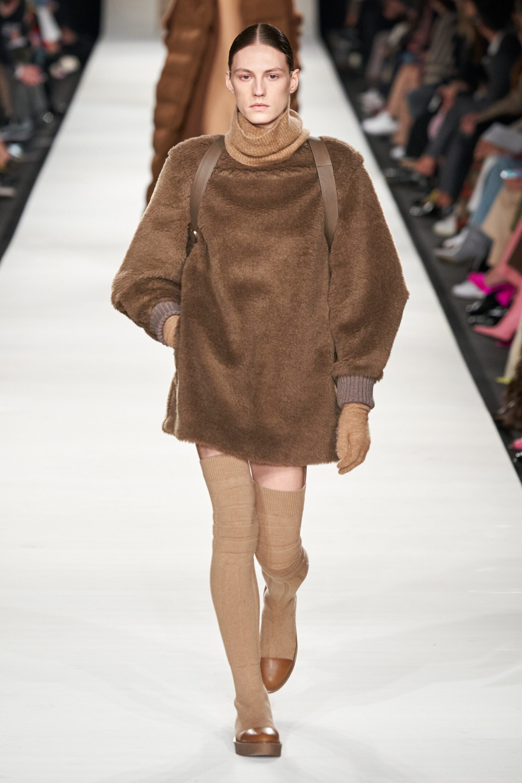 Max Mara F/W 22 Look 19