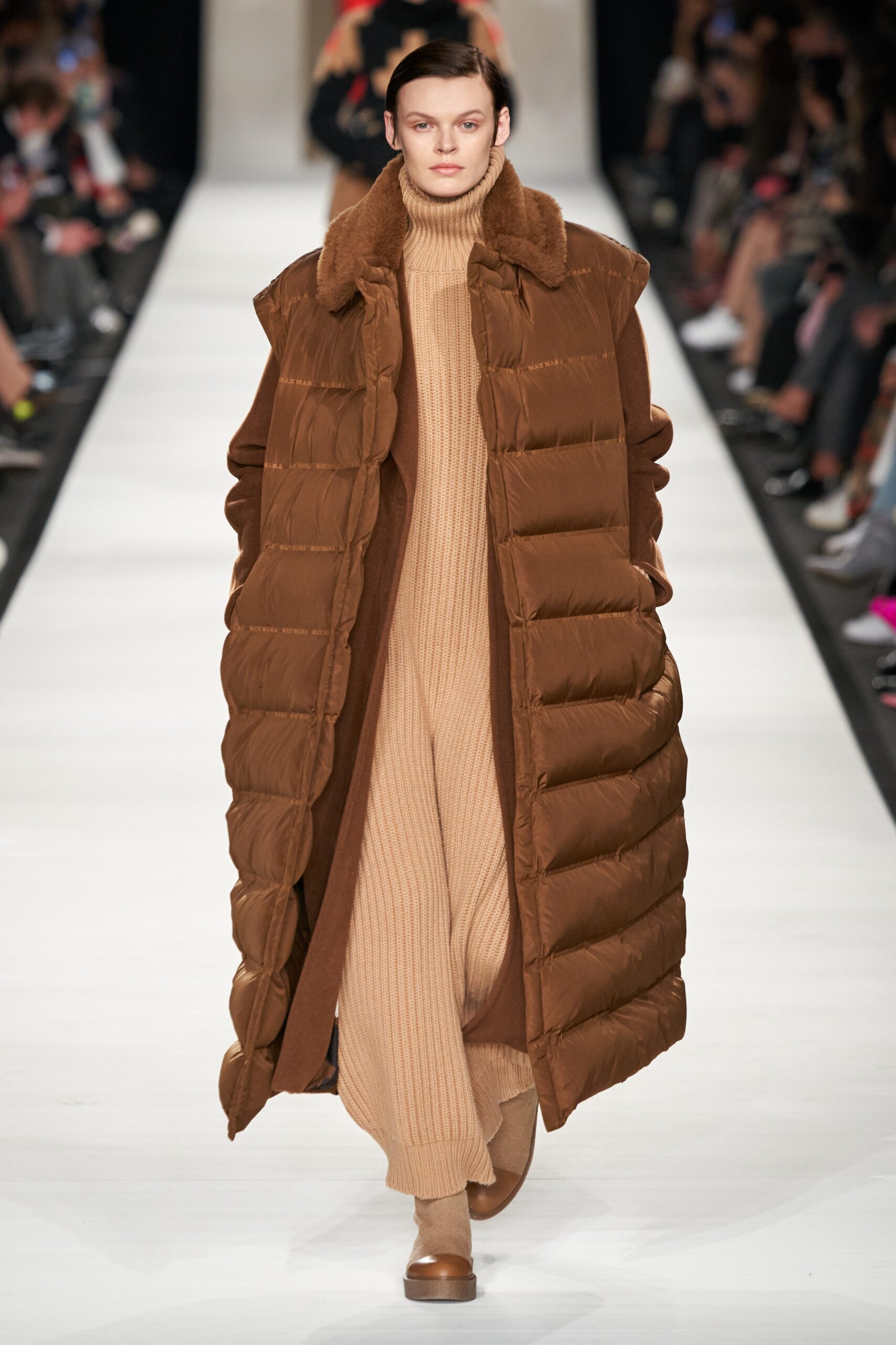 Max Mara F/W 22 Look 20