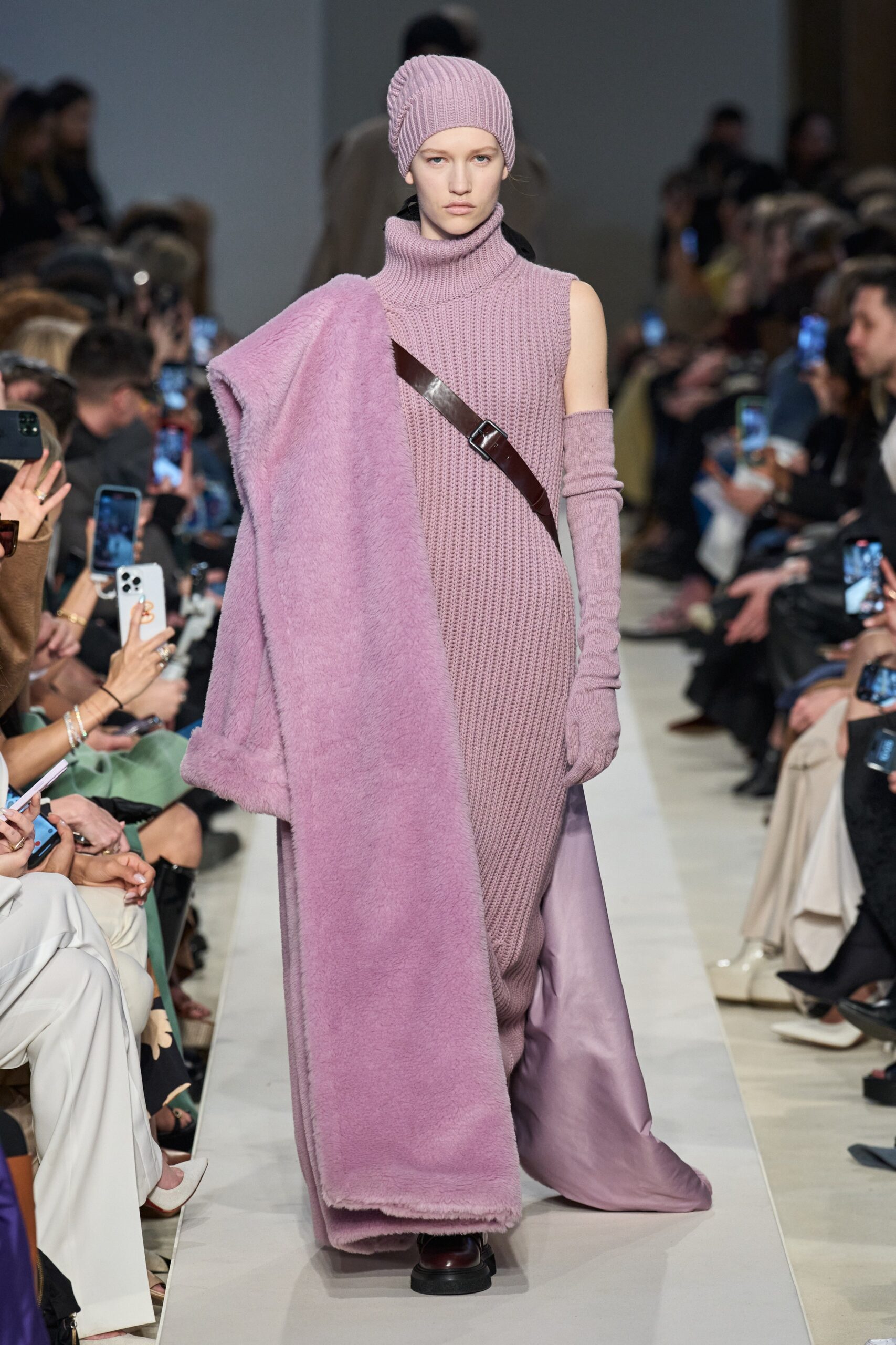 Max Mara F/W 23 Look 22