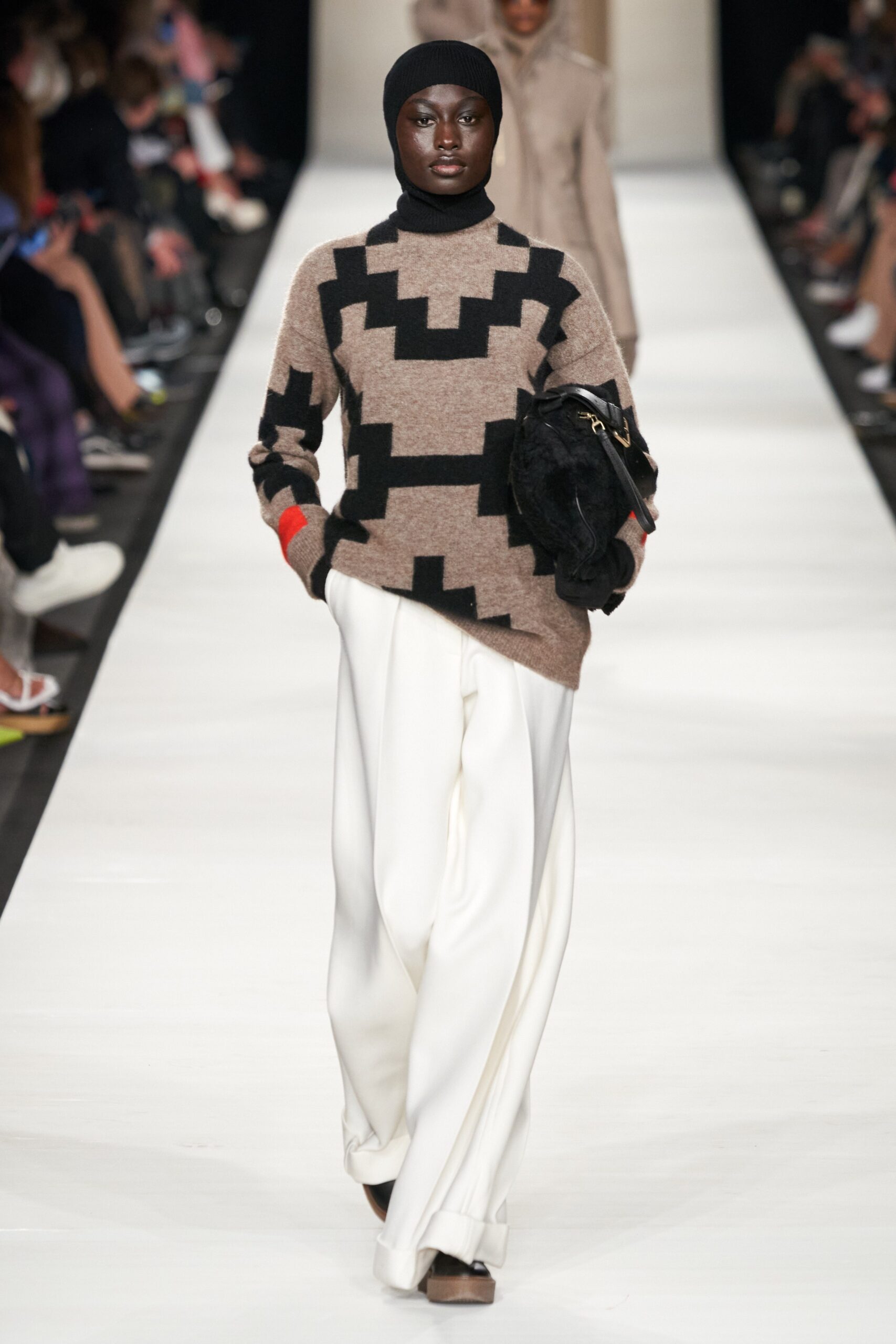 Max Mara F/W 22 Look 25