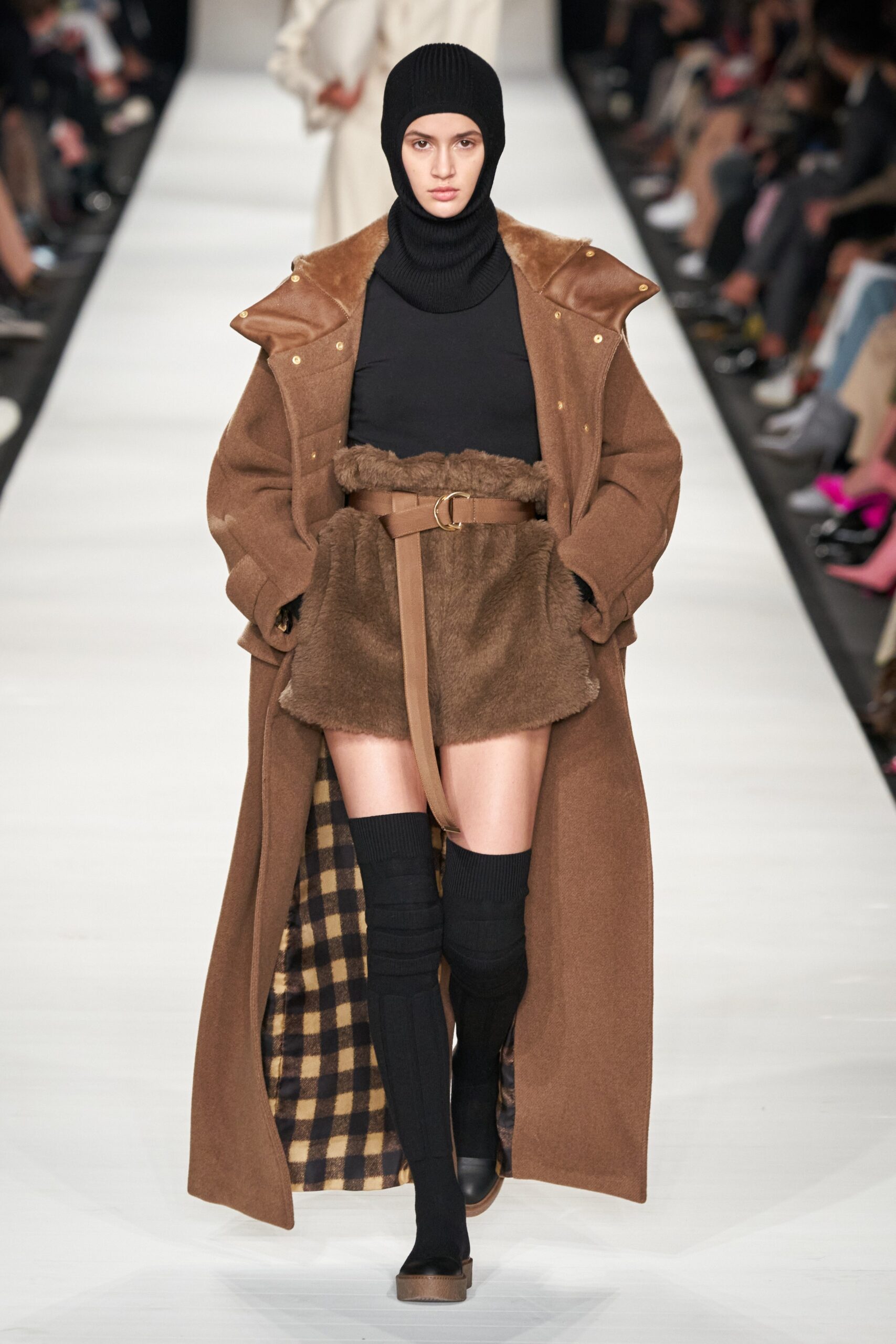 Max Mara F/W 22 Look 32