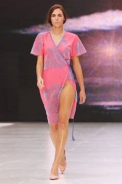Matthew Williamson S/S 02 Look 23