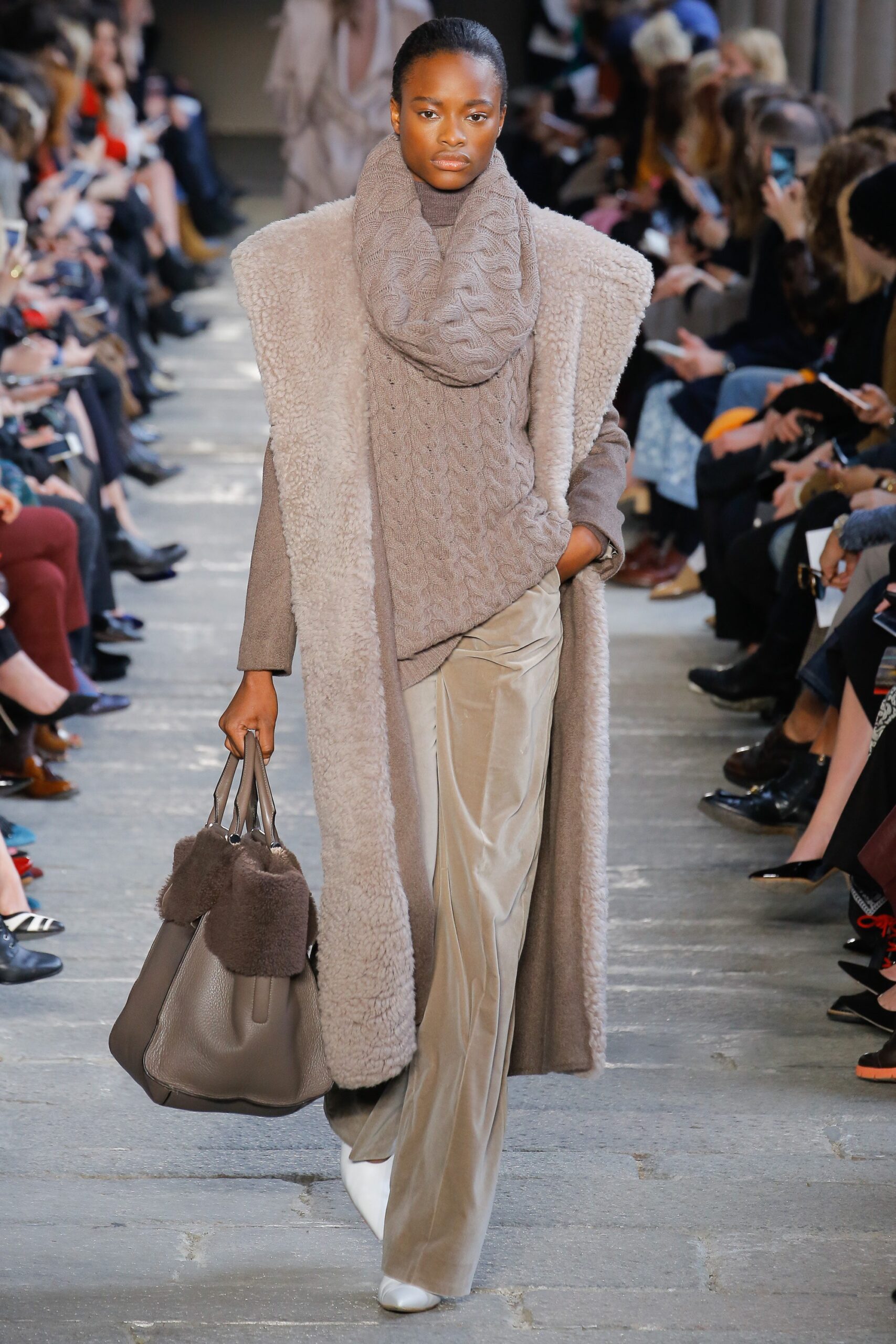 Max Mara F/W 17 Look 13