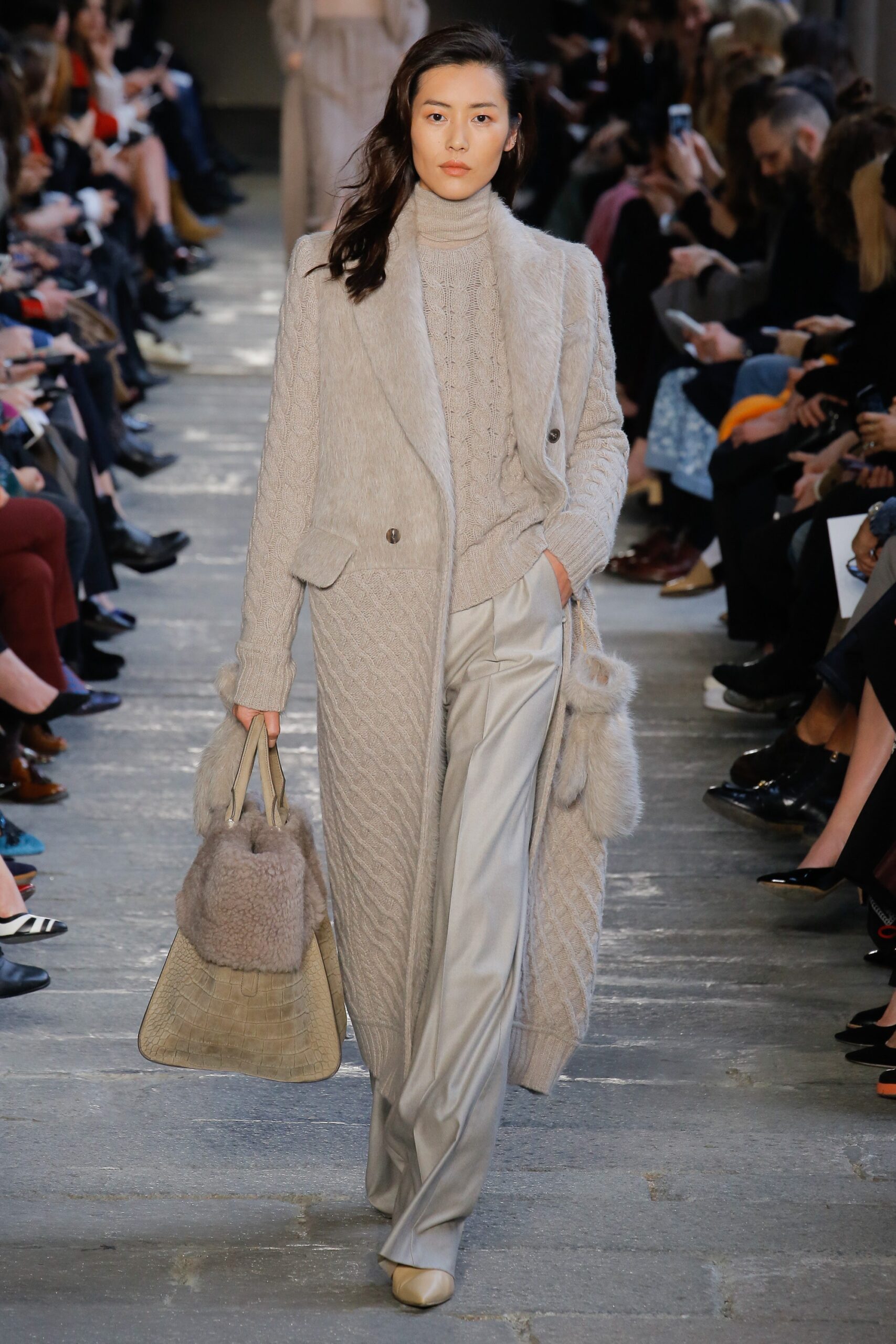 Max Mara F/W 17 Look 19