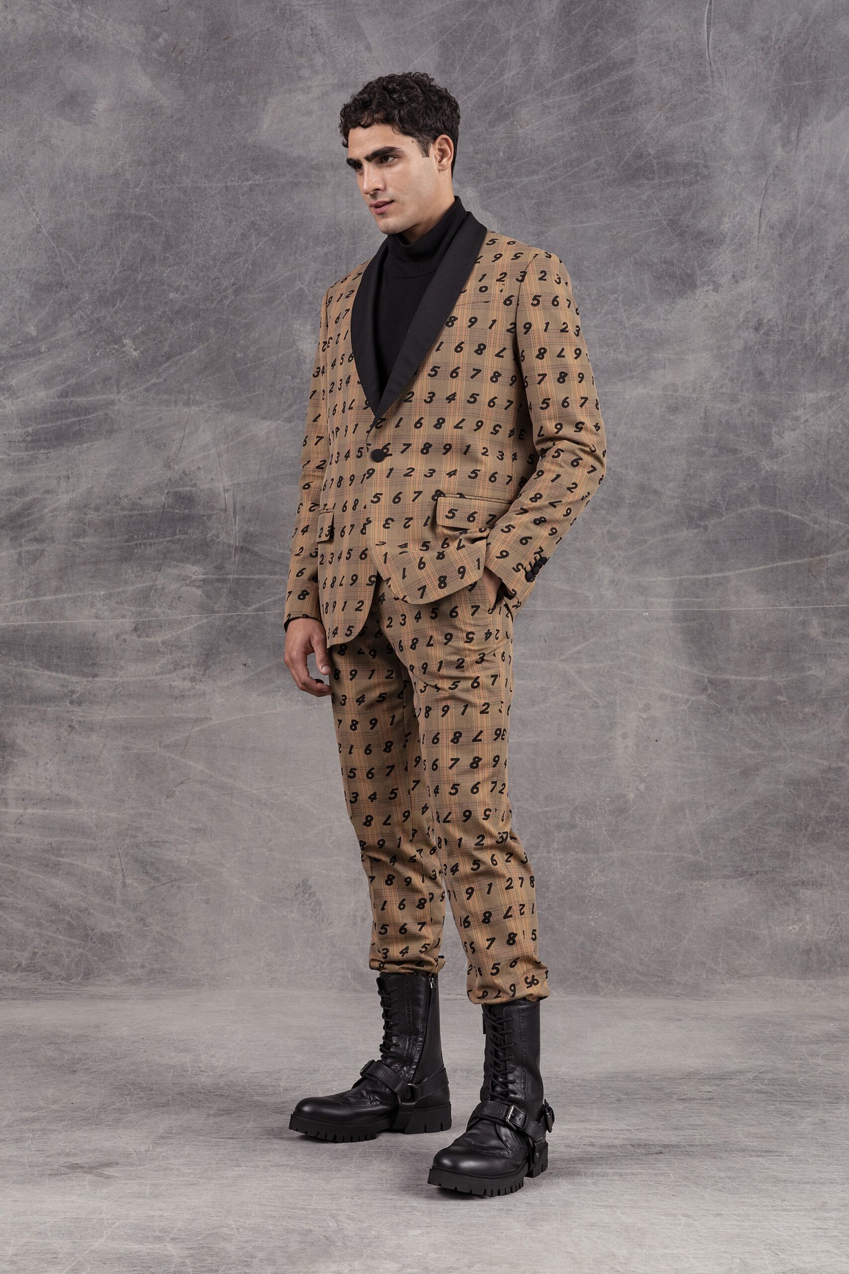Moschino F/W 21 Look 1