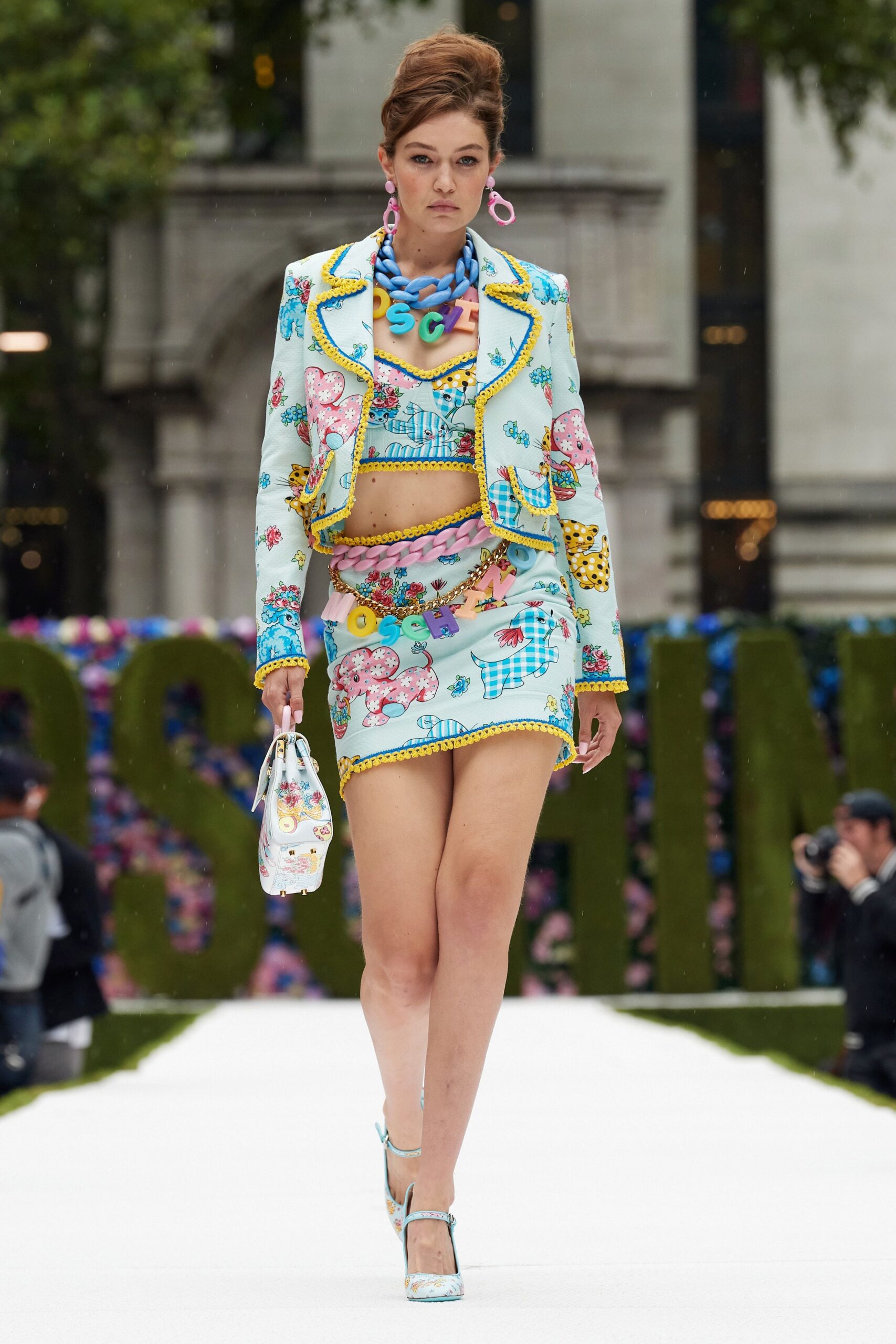 Moschino S/S 22 Look 1