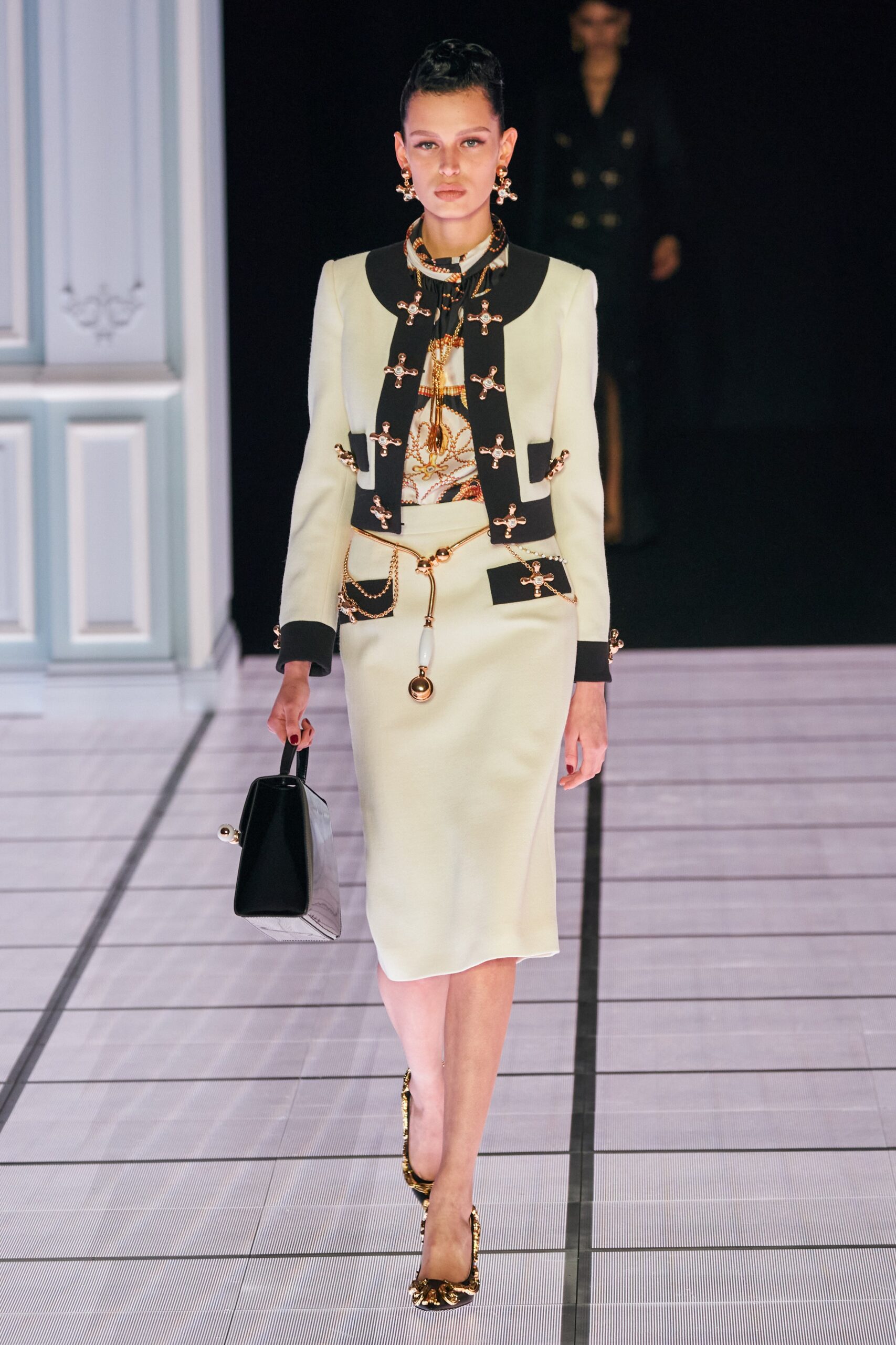 Moschino F/W 22 Look 1