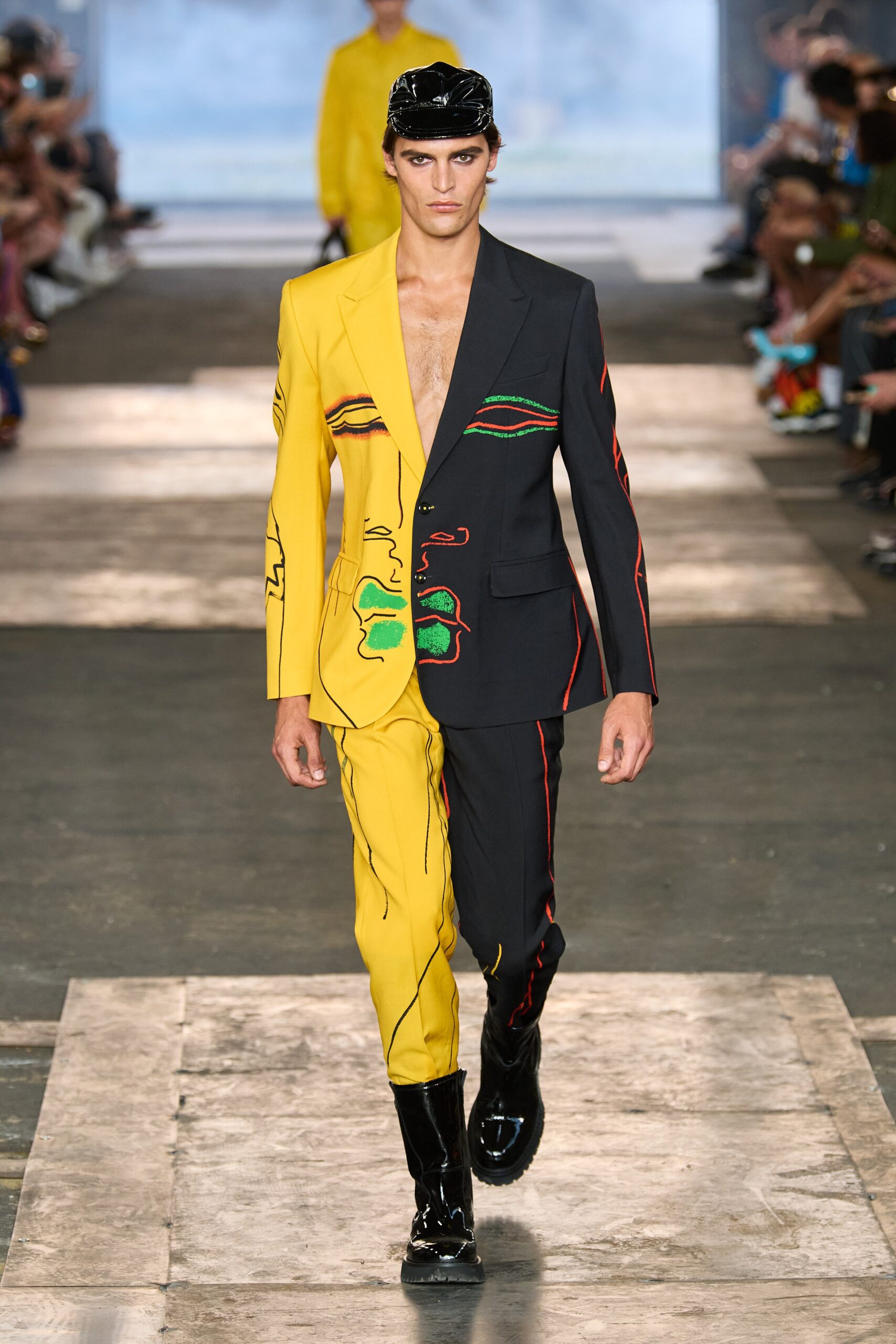 Moschino S/S 23 Menswear Look 1
