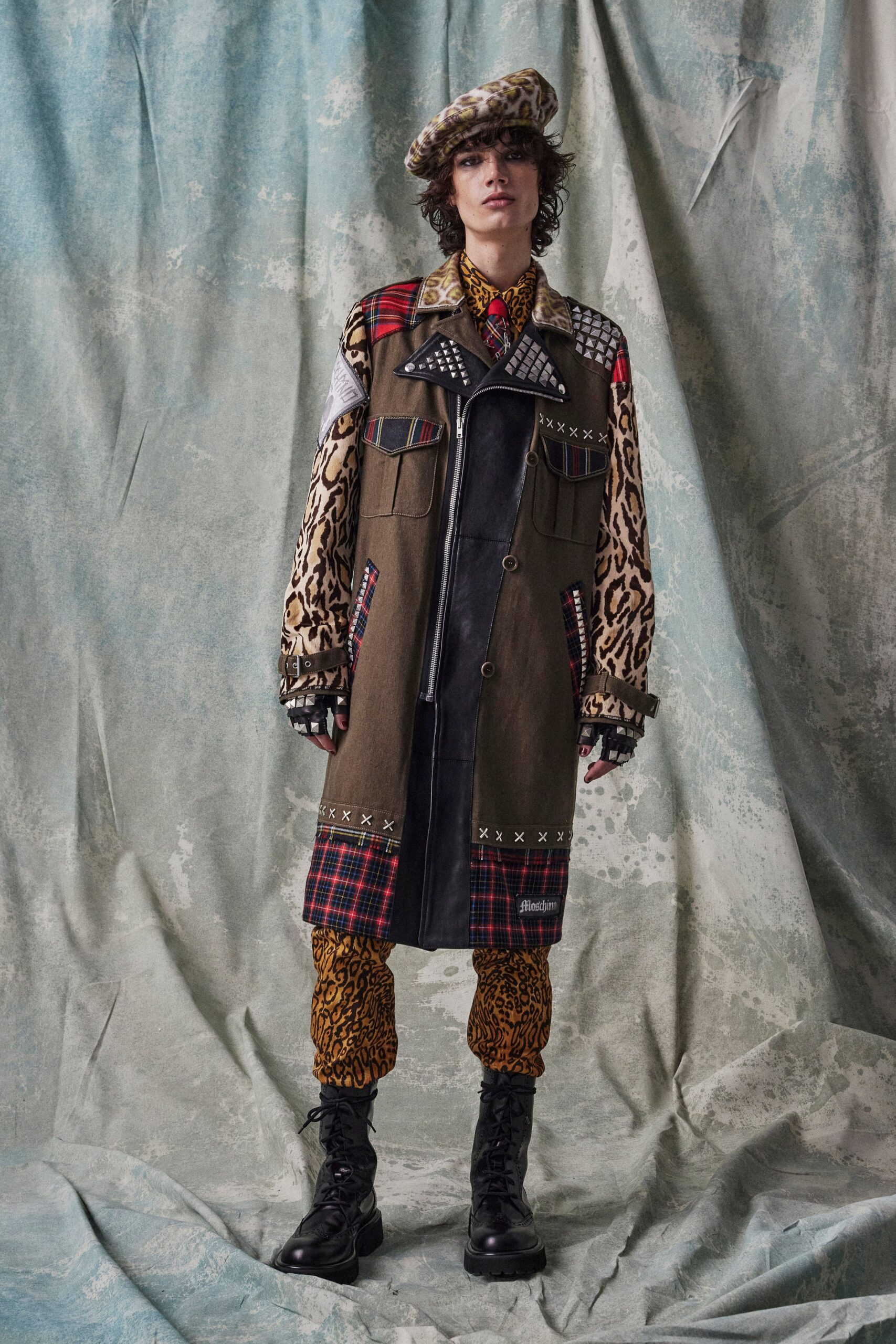 Moschino F/W 23 Look 1
