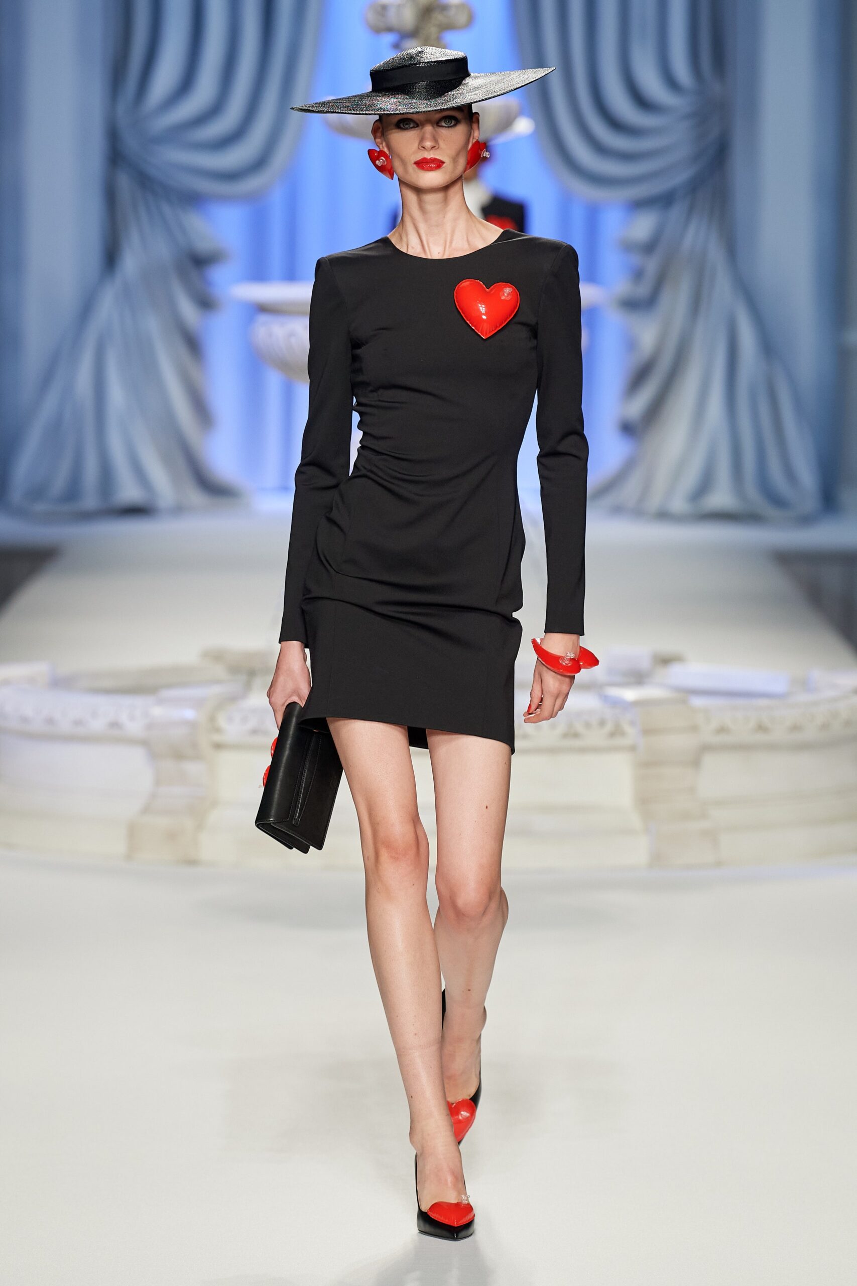 Moschino S/S 23 Look 1