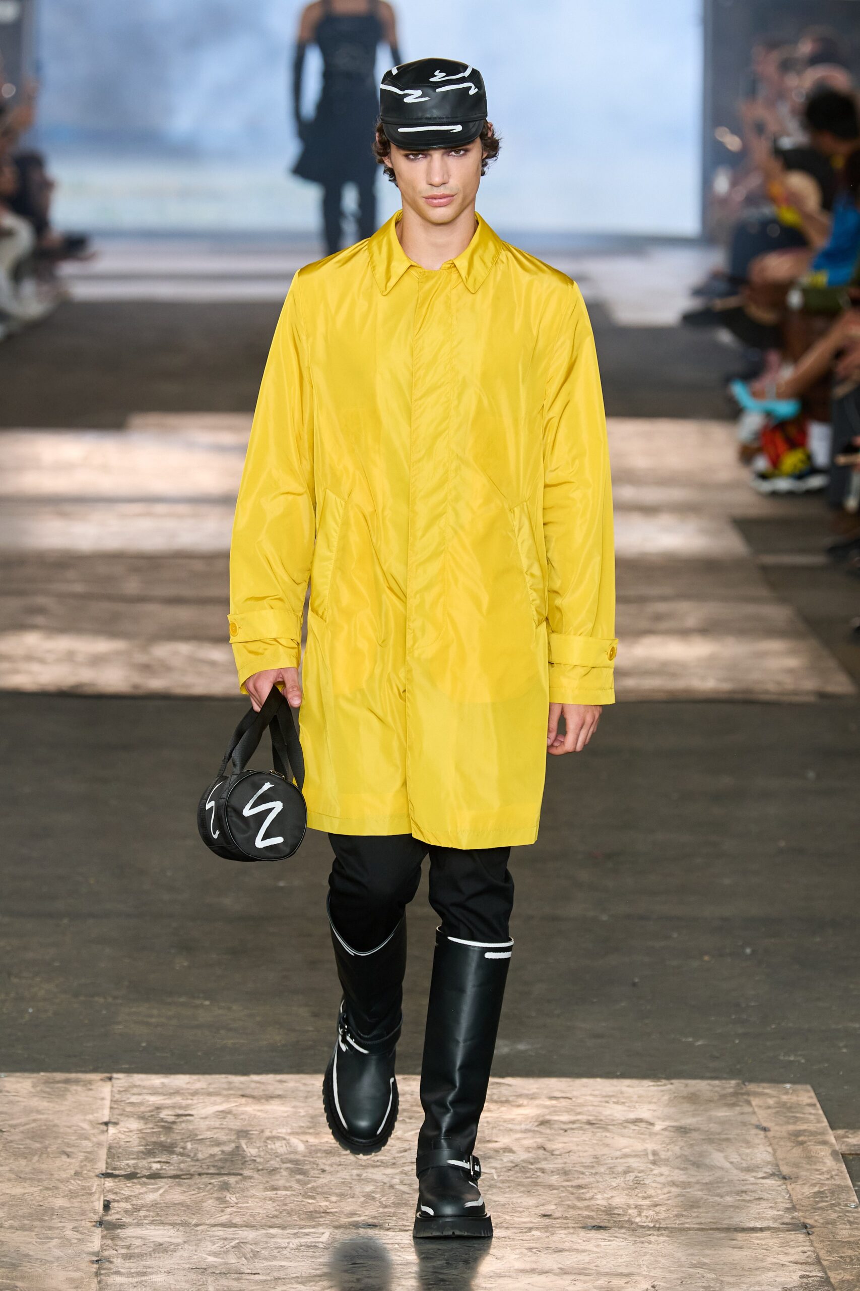 Moschino S/S 23 Menswear Look 2