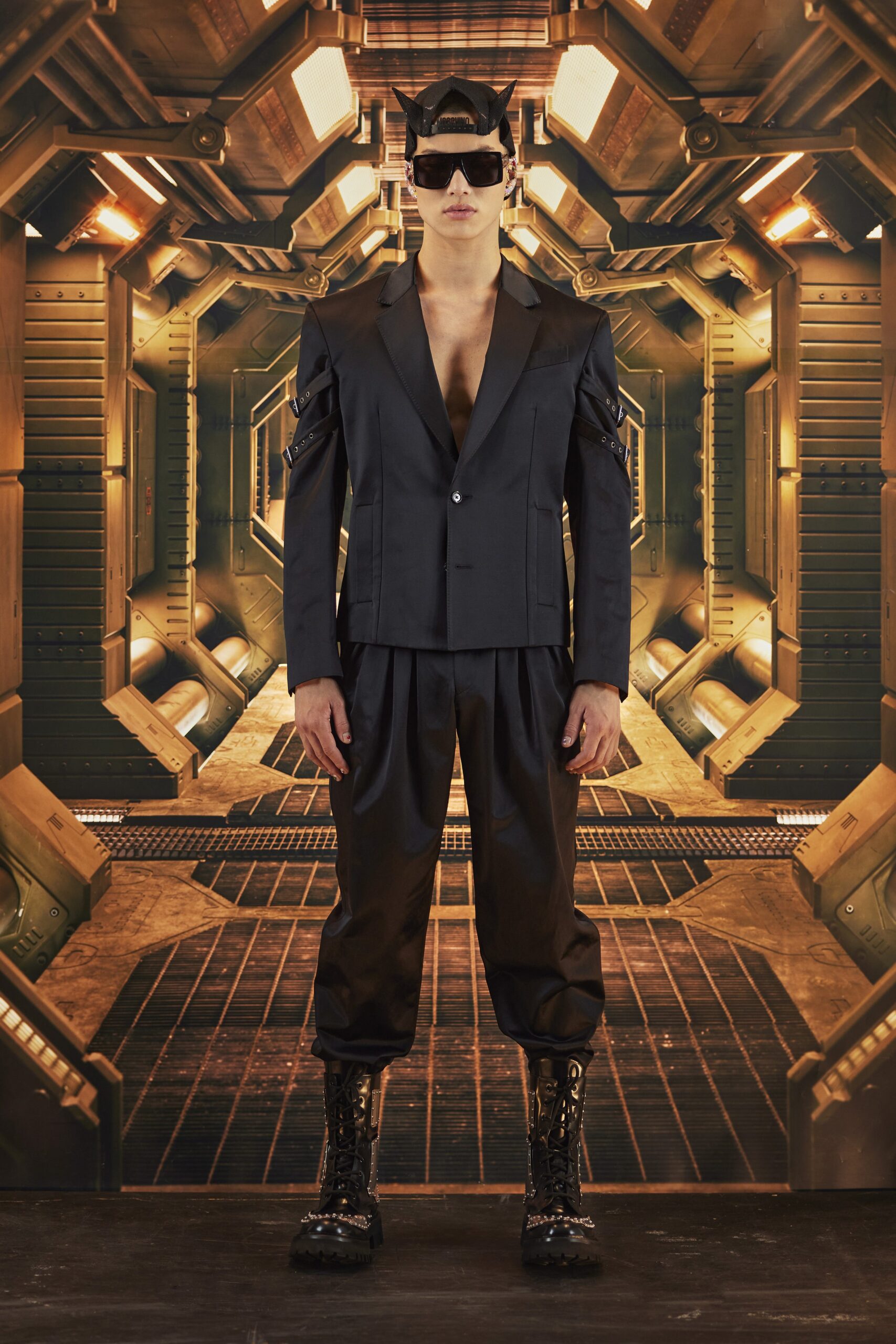 Moschino F/W 22 Look 3