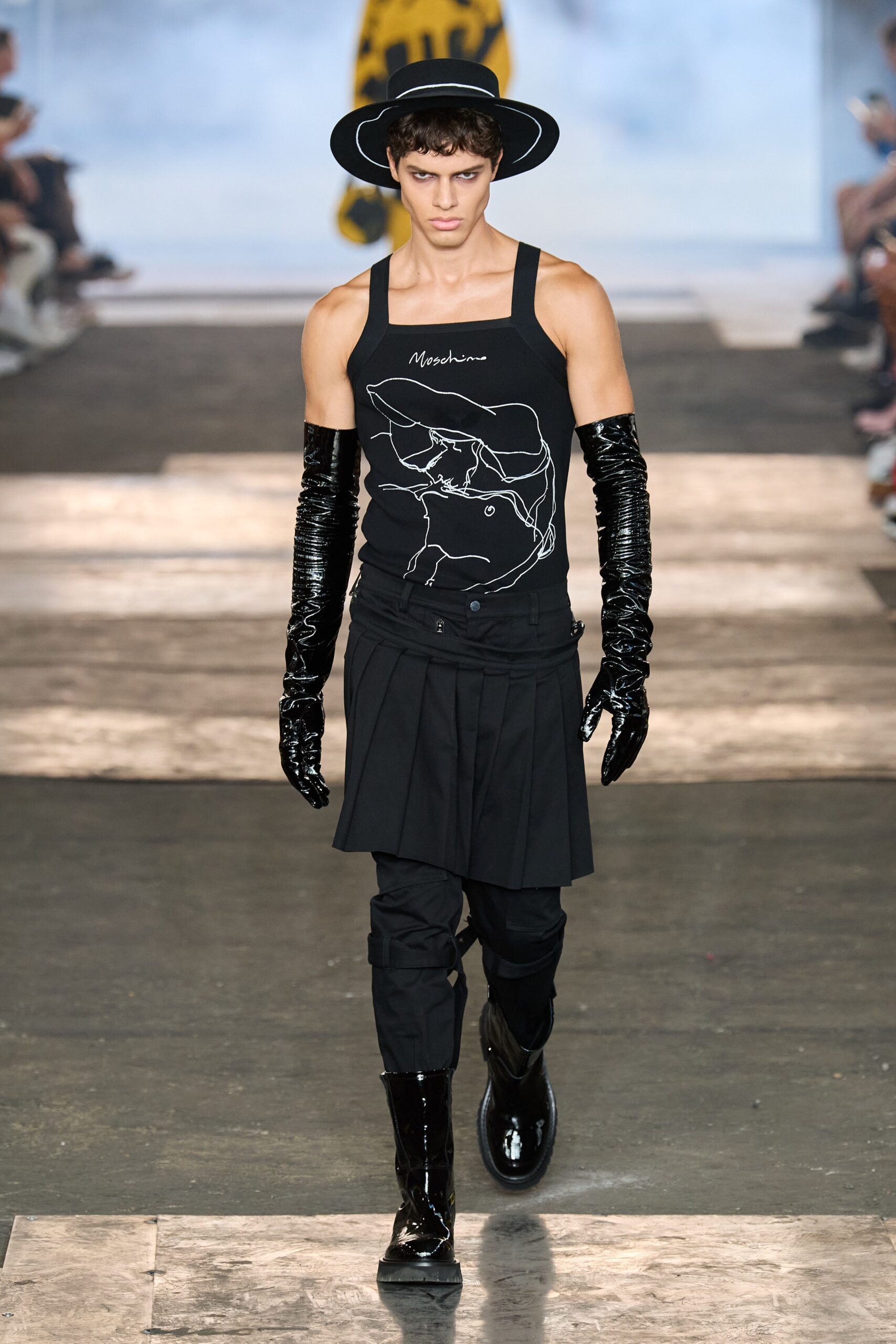 Moschino S/S 23 Menswear Look 3