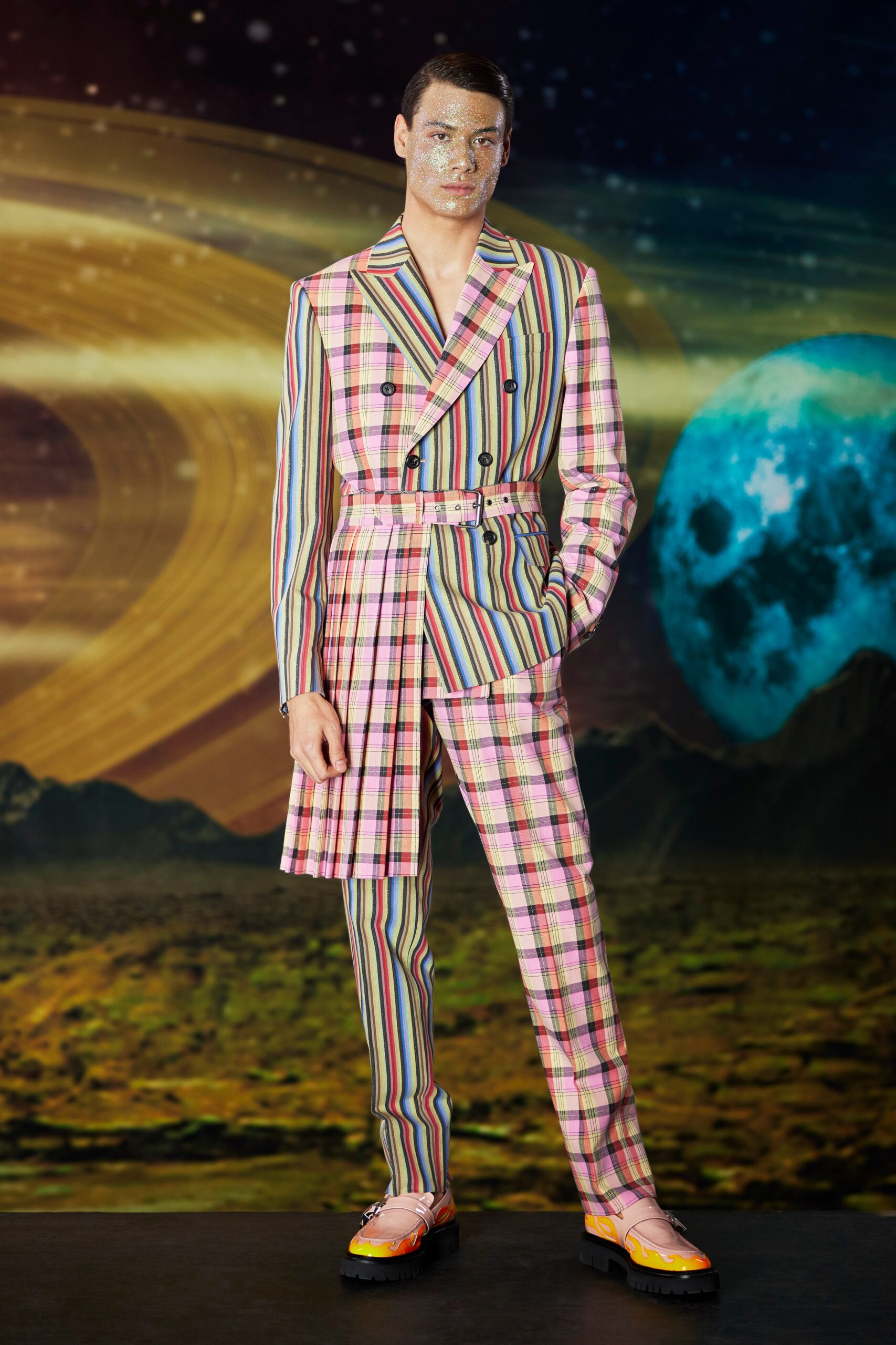 Moschino F/W 22 Look 4