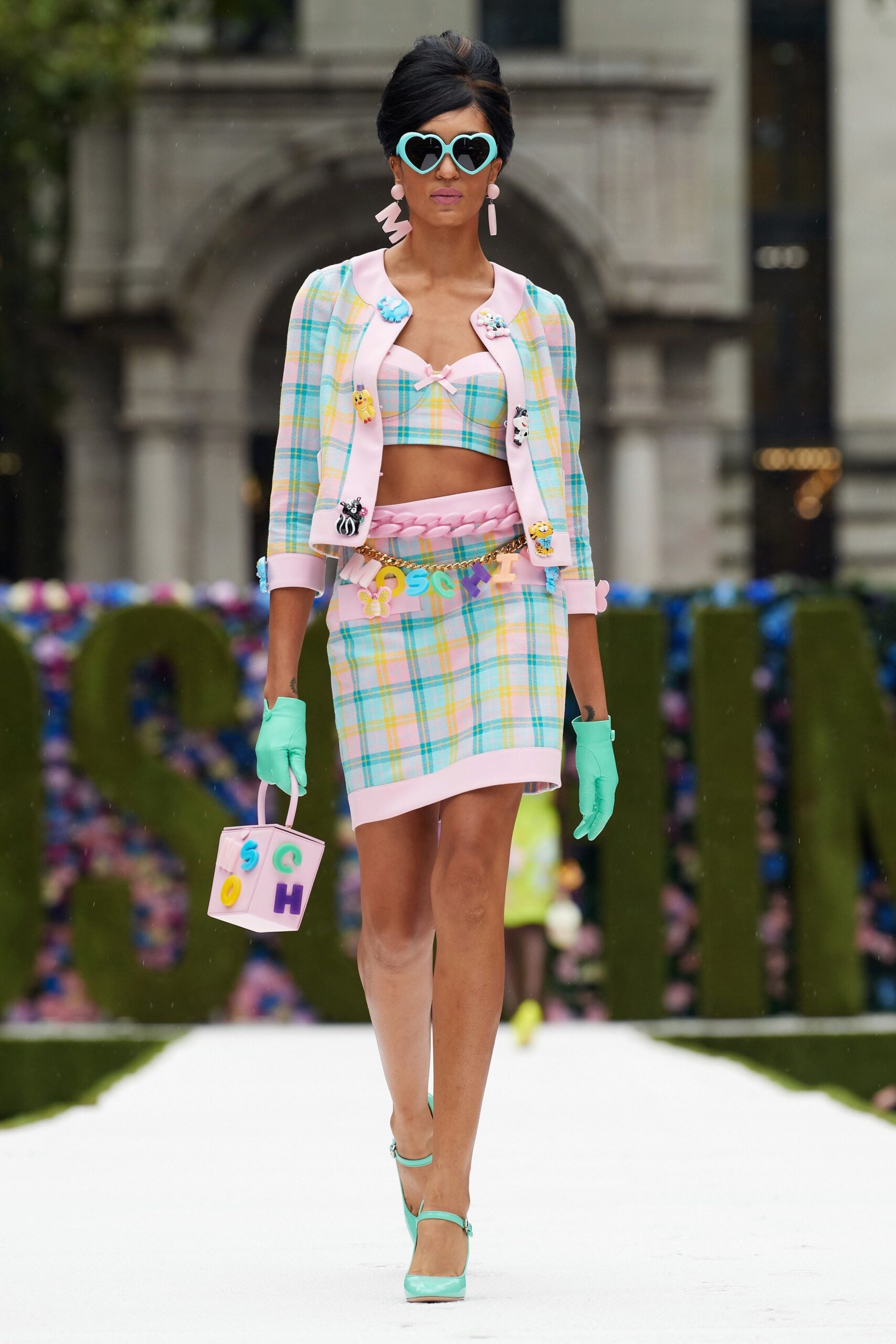 Moschino S/S 22 Look 4