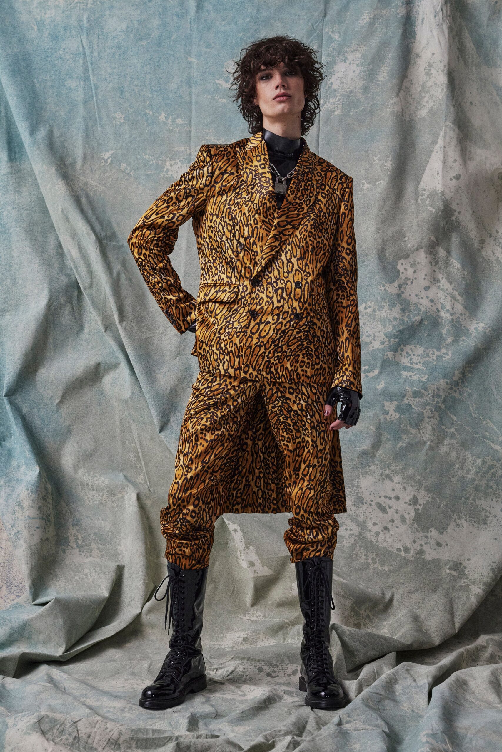Moschino F/W 23 Look 4