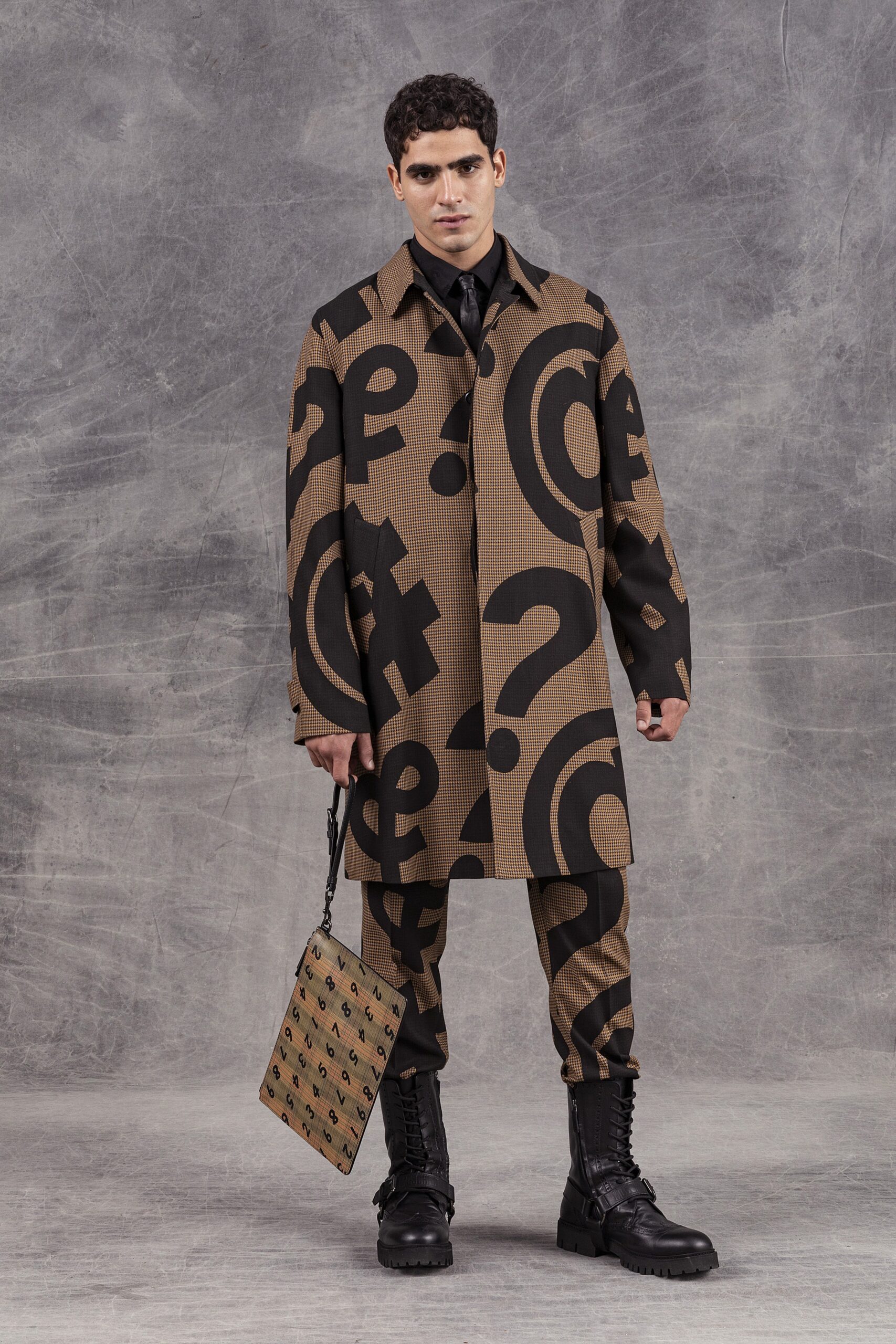 Moschino F/W 21 Look 5