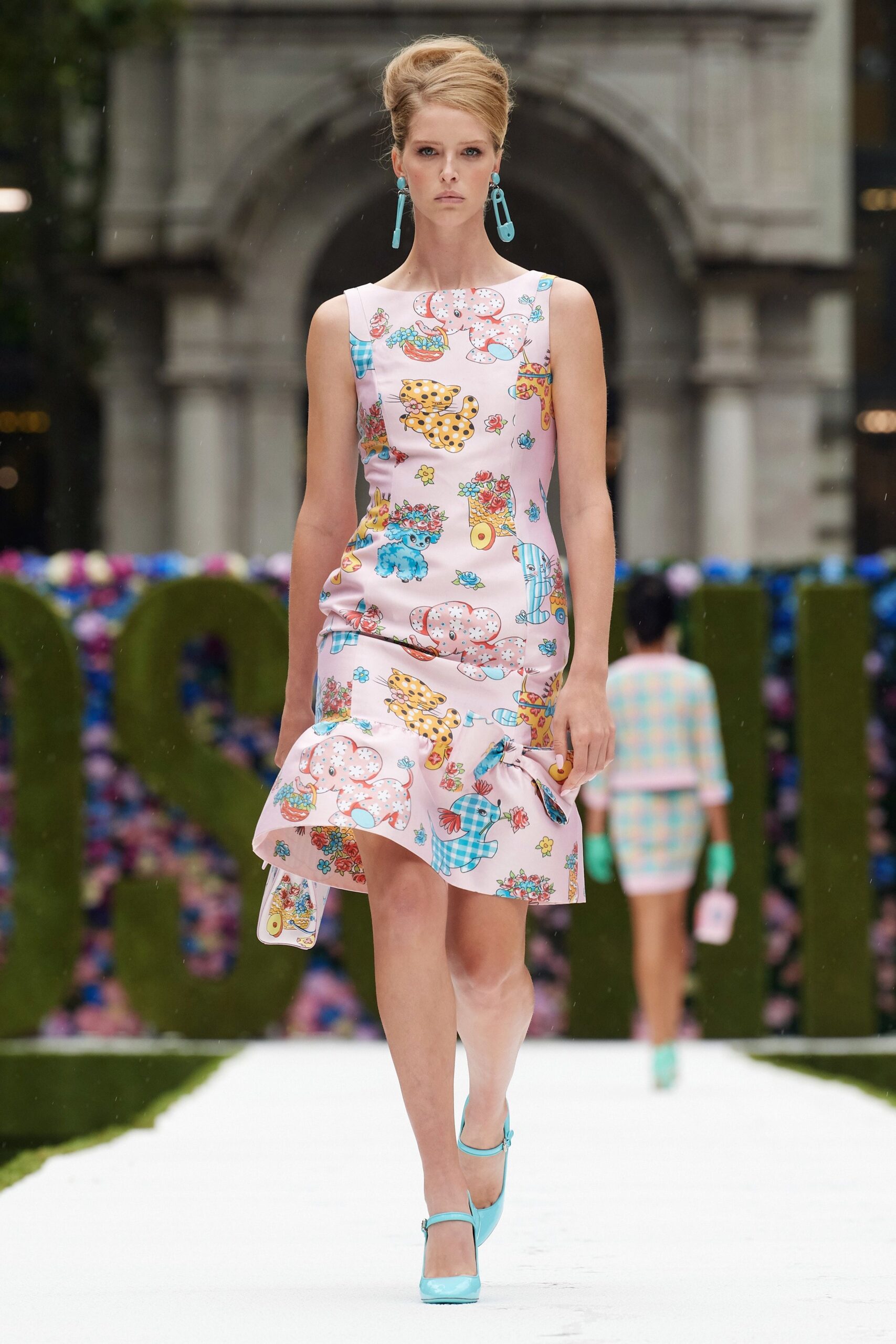 Moschino S/S 22 Look 5