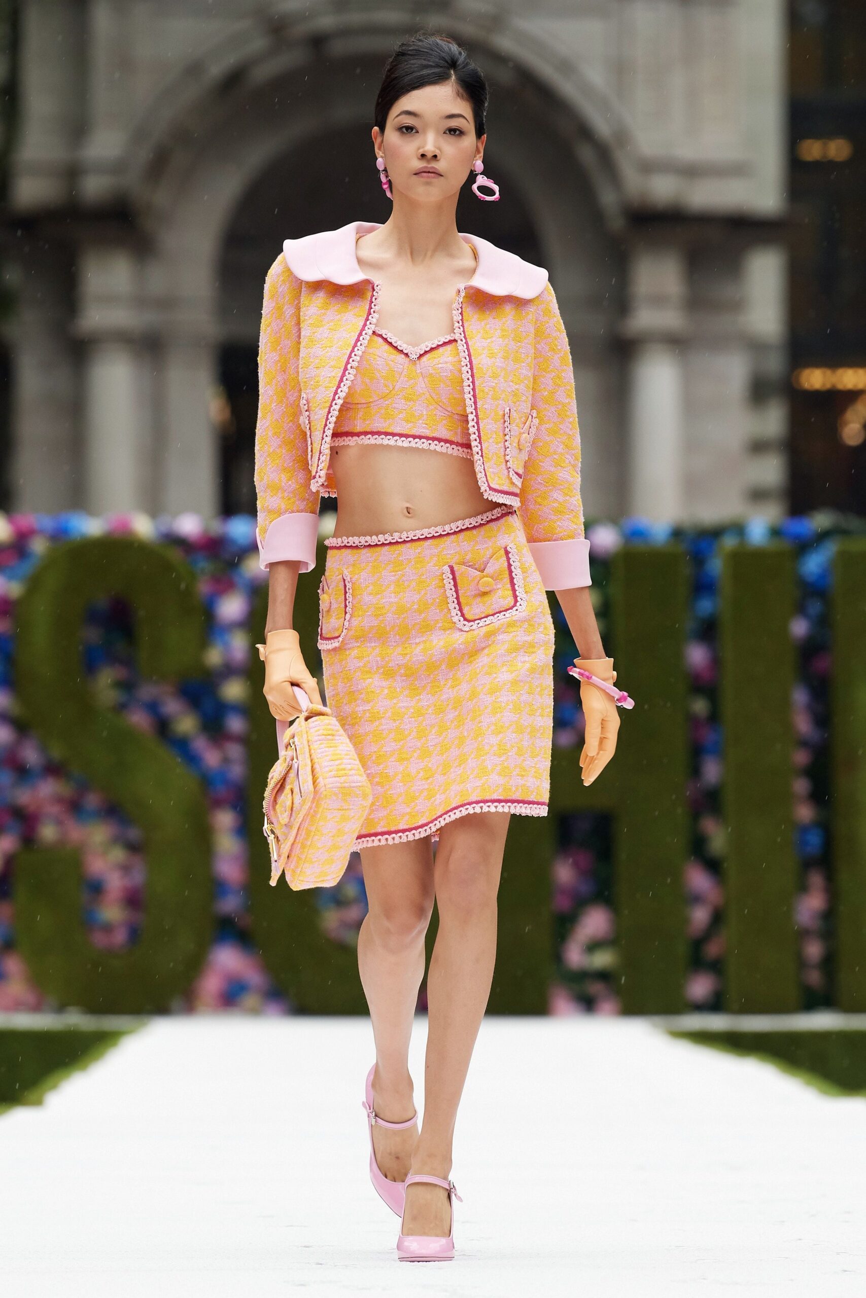 Moschino S/S 22 Look 6