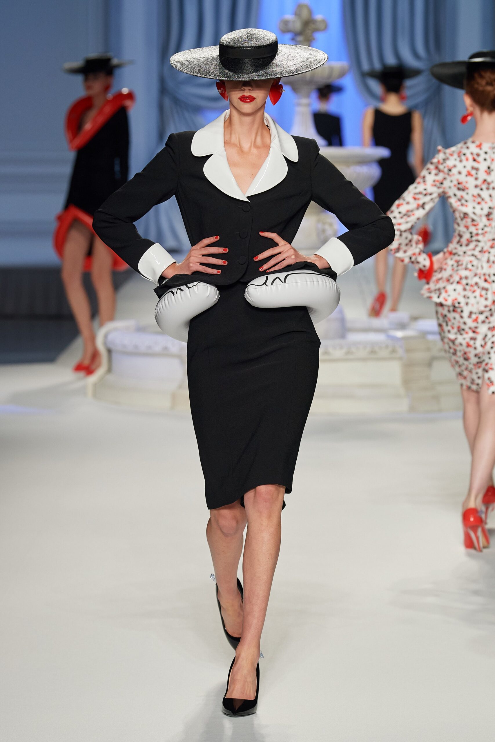 Moschino S/S 23 Look 6
