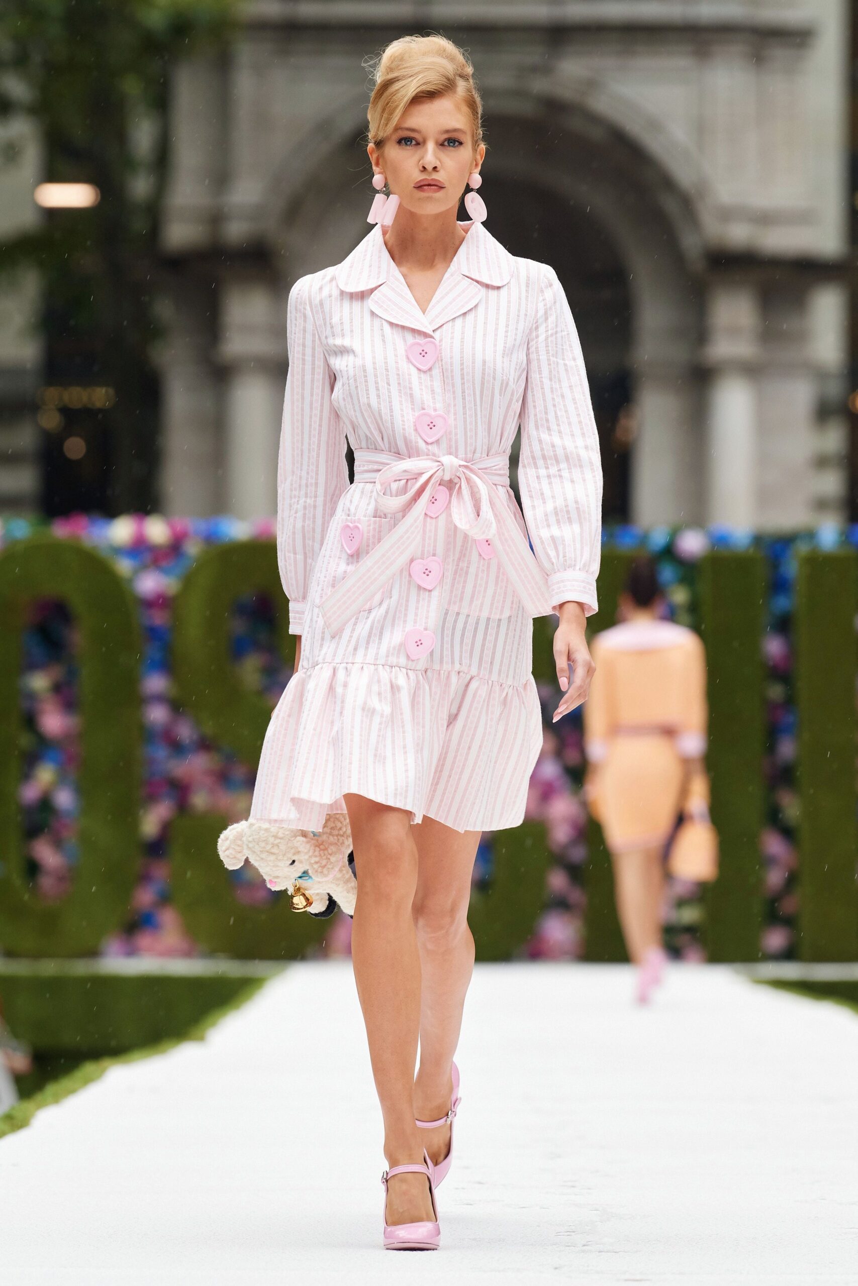 Moschino S/S 22 Look 7