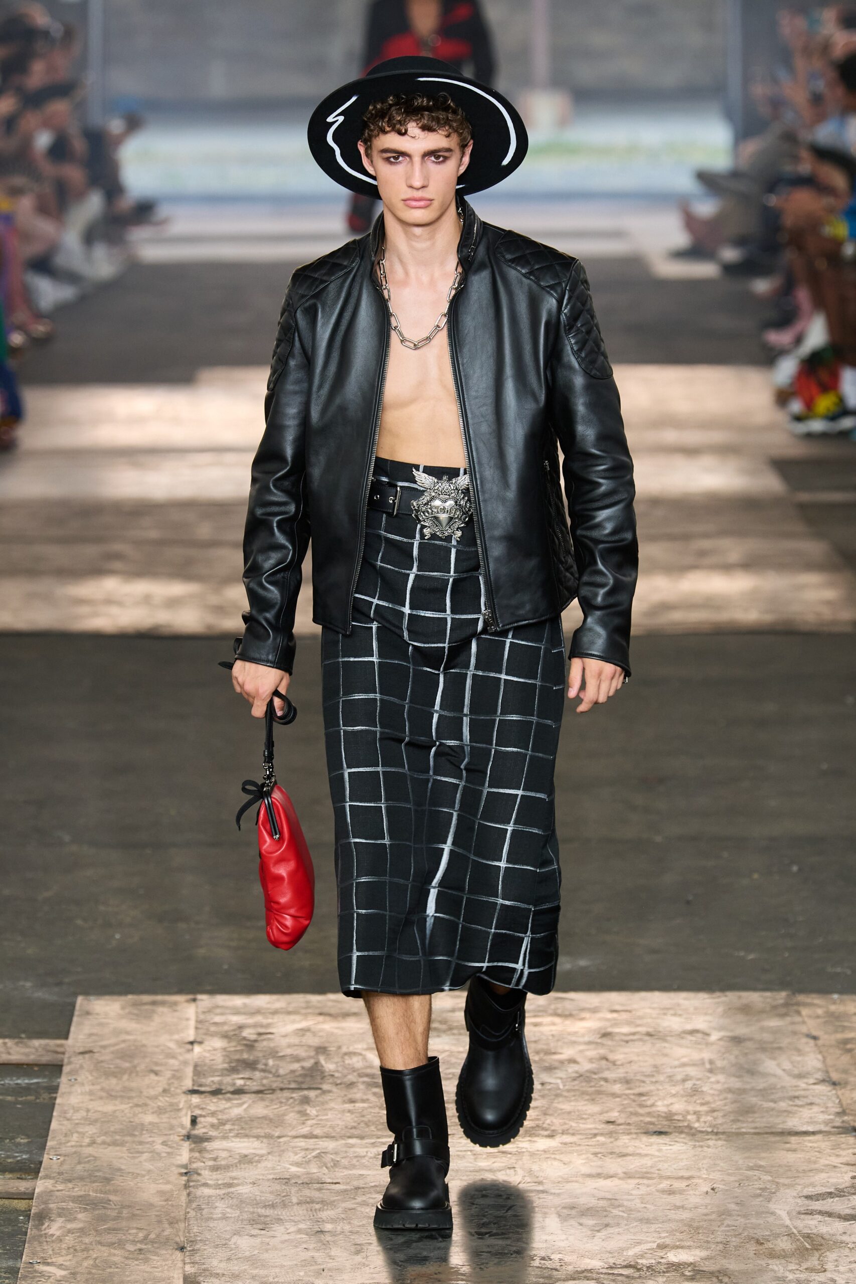 Moschino S/S 23 Menswear Look 7