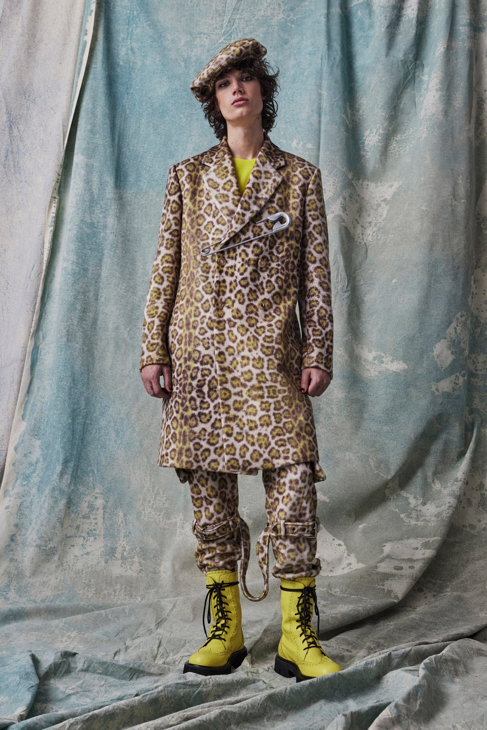 Moschino F/W 23 Look 7