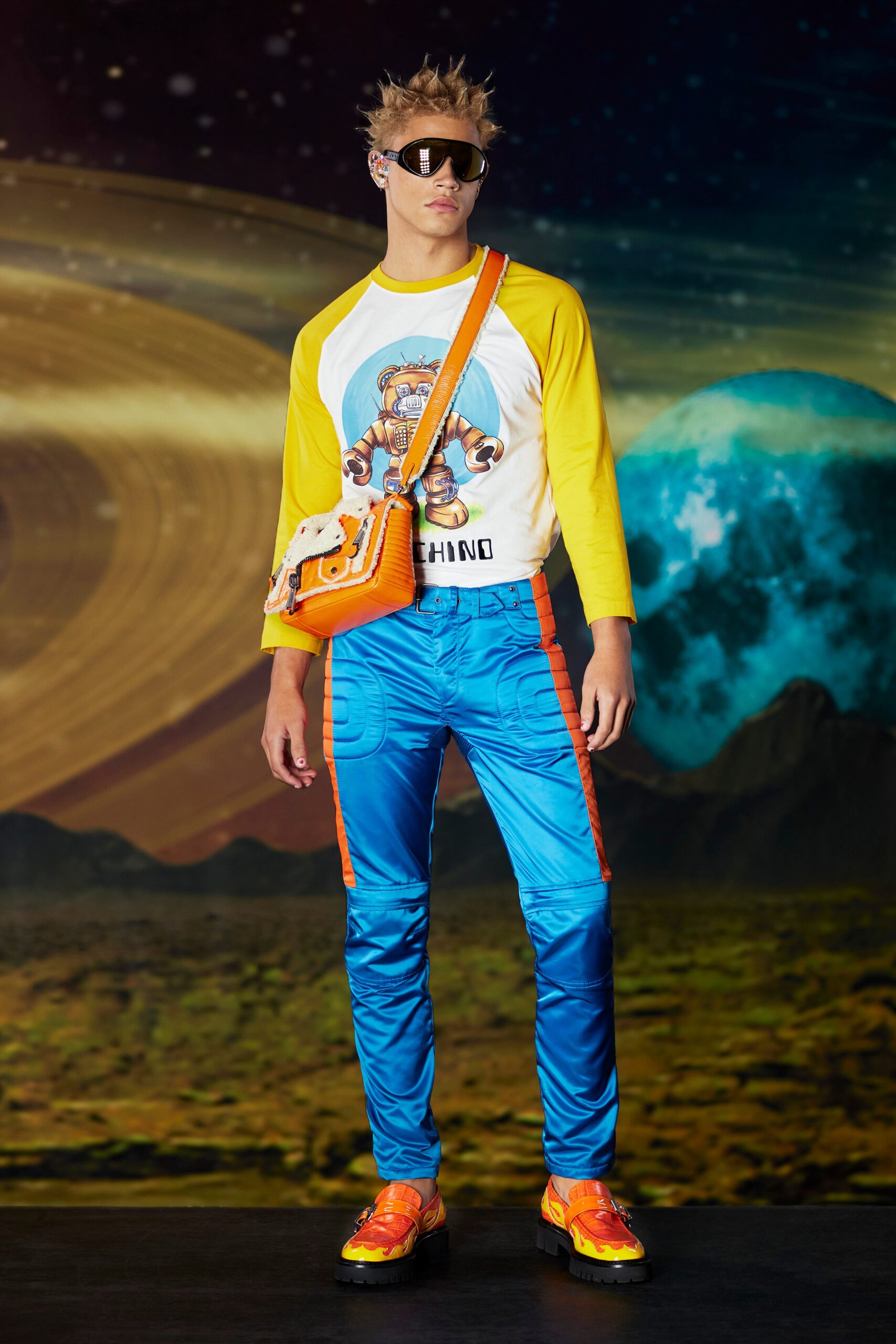 Moschino F/W 22 Look 8