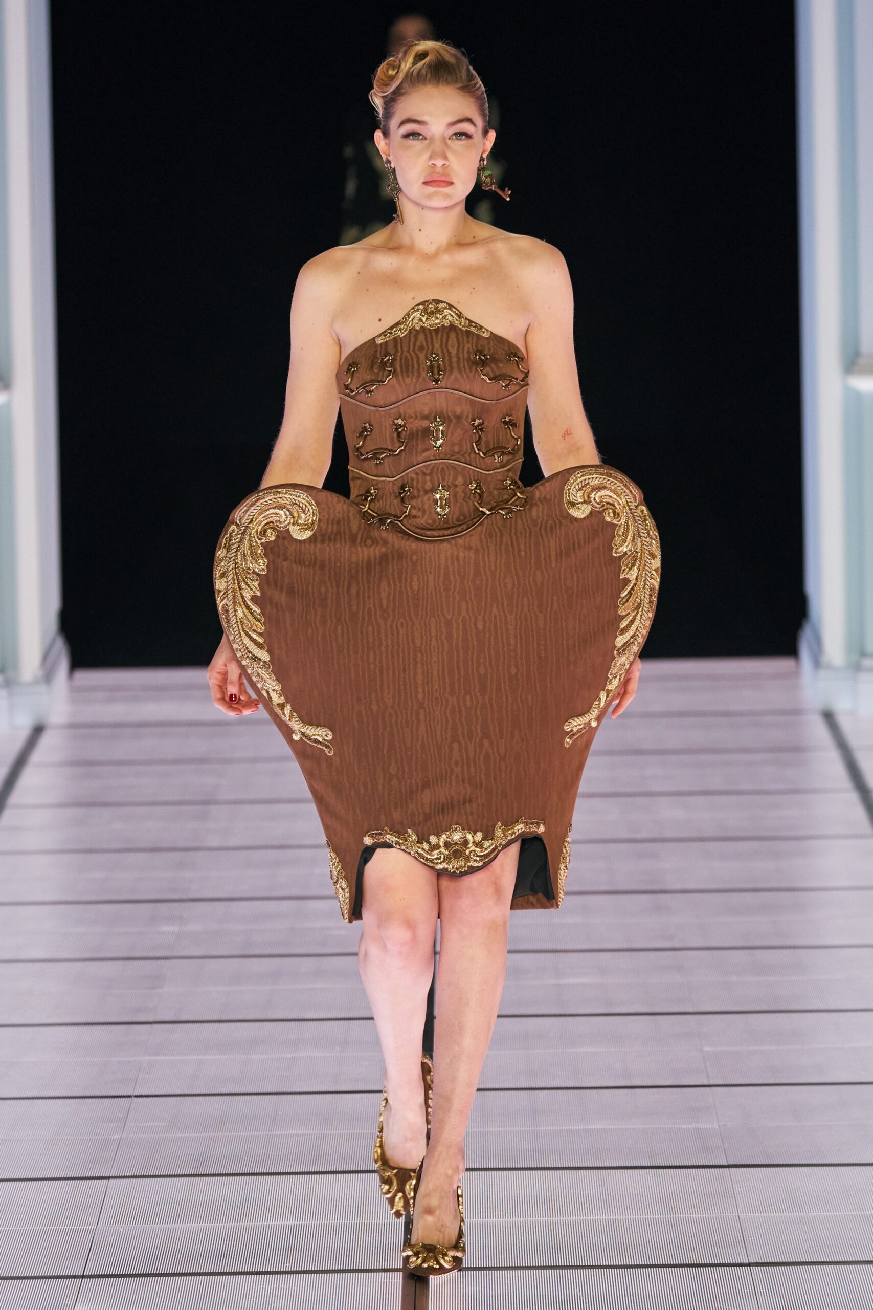 Moschino F/W 22 Look 8